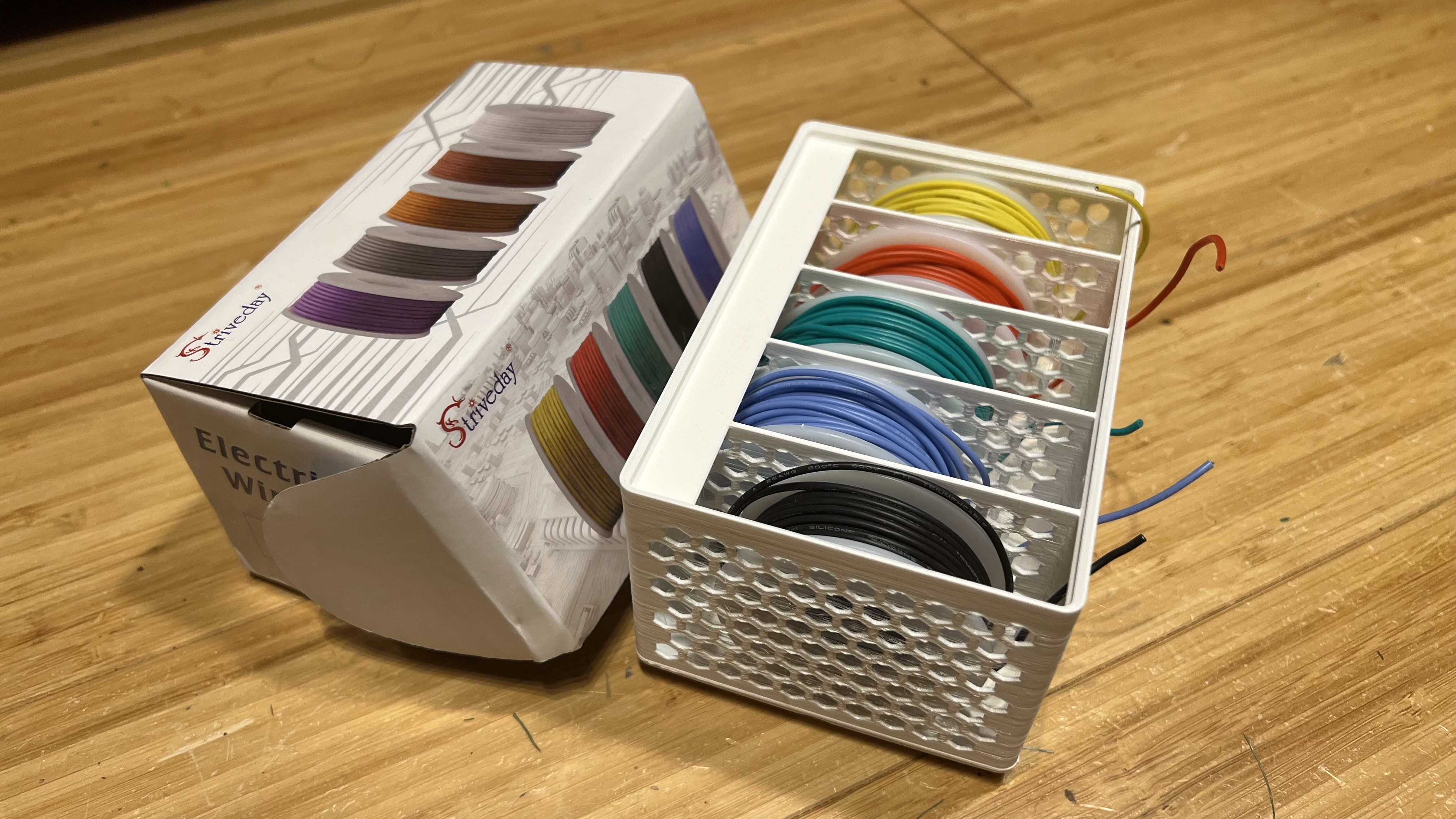 Gridfinity Bin 3x2x9 Hex Pattern Wire Spool Holder (Striveday)