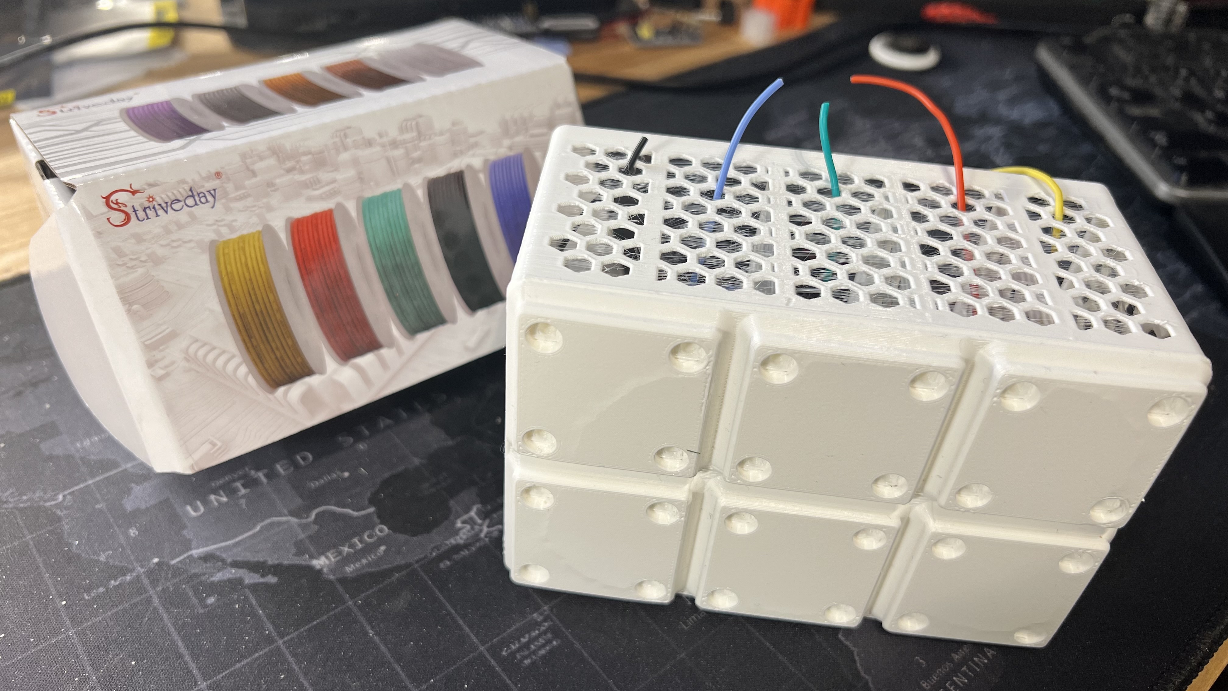 gridfinity-bin-3x2x9-hex-pattern-wire-spool-holder-striveday-by-mac