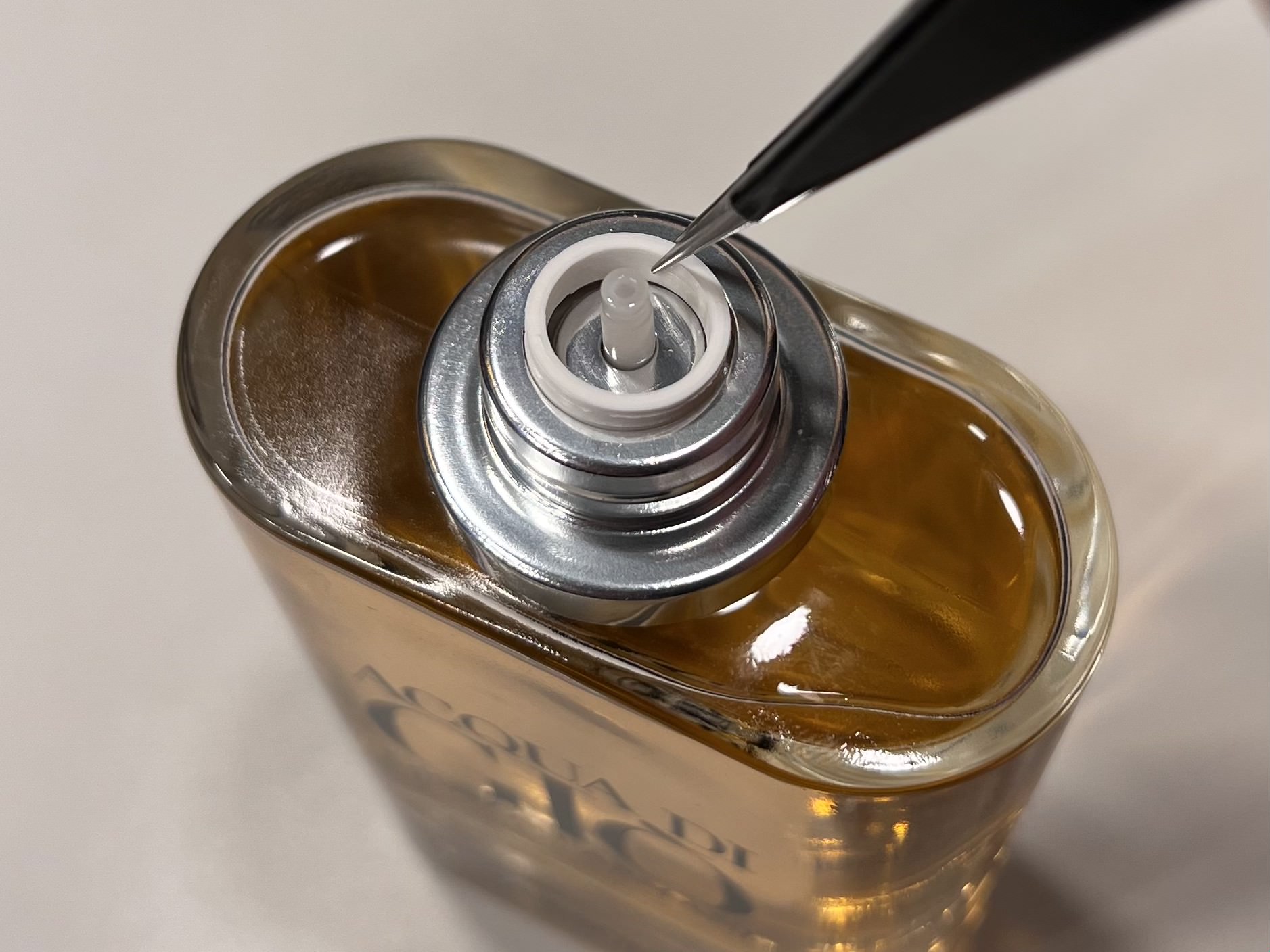 Cologne/Perfume spray reducer