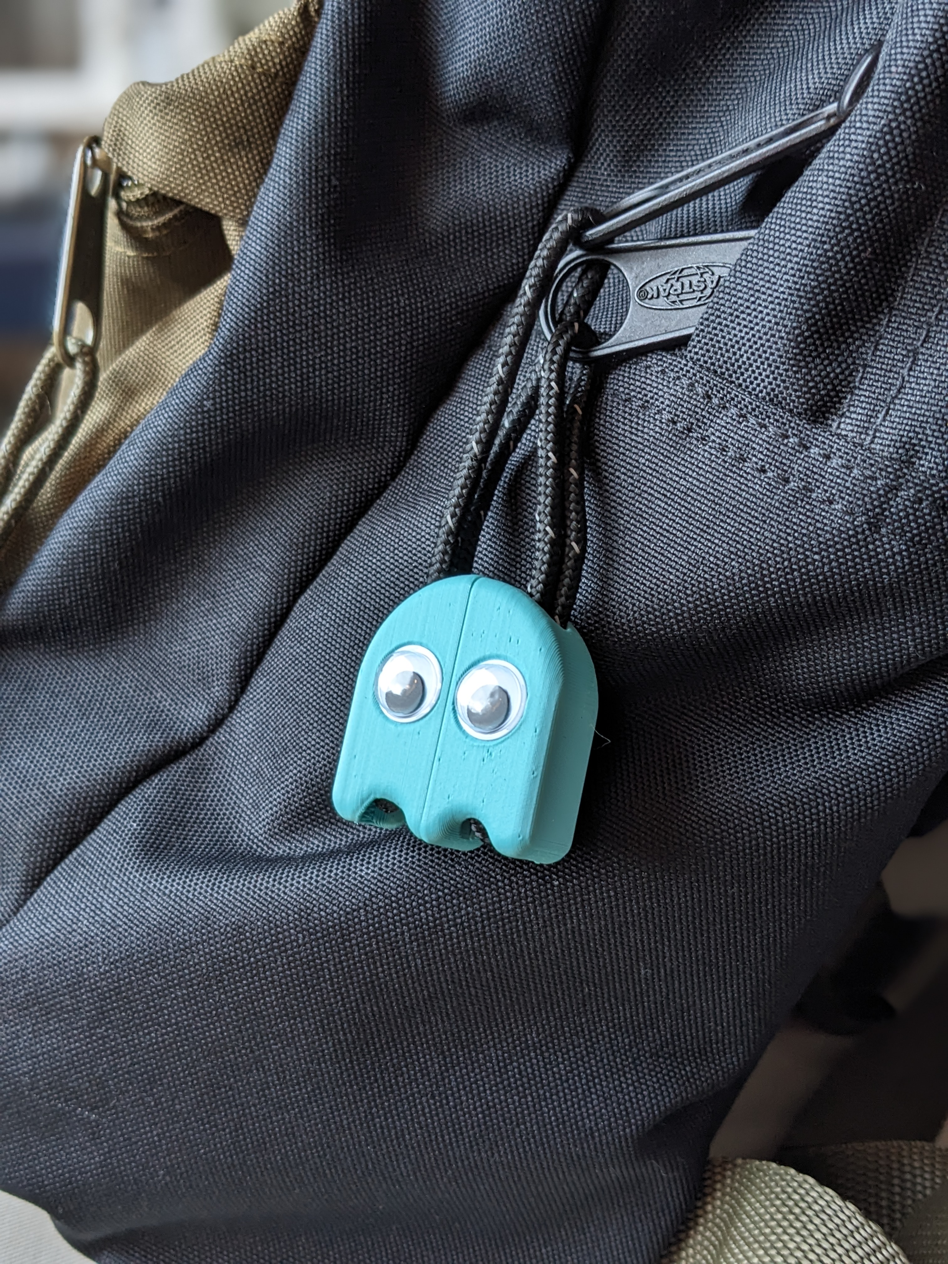 Zipper Pull - Pac Man Series (Baby Ghost)