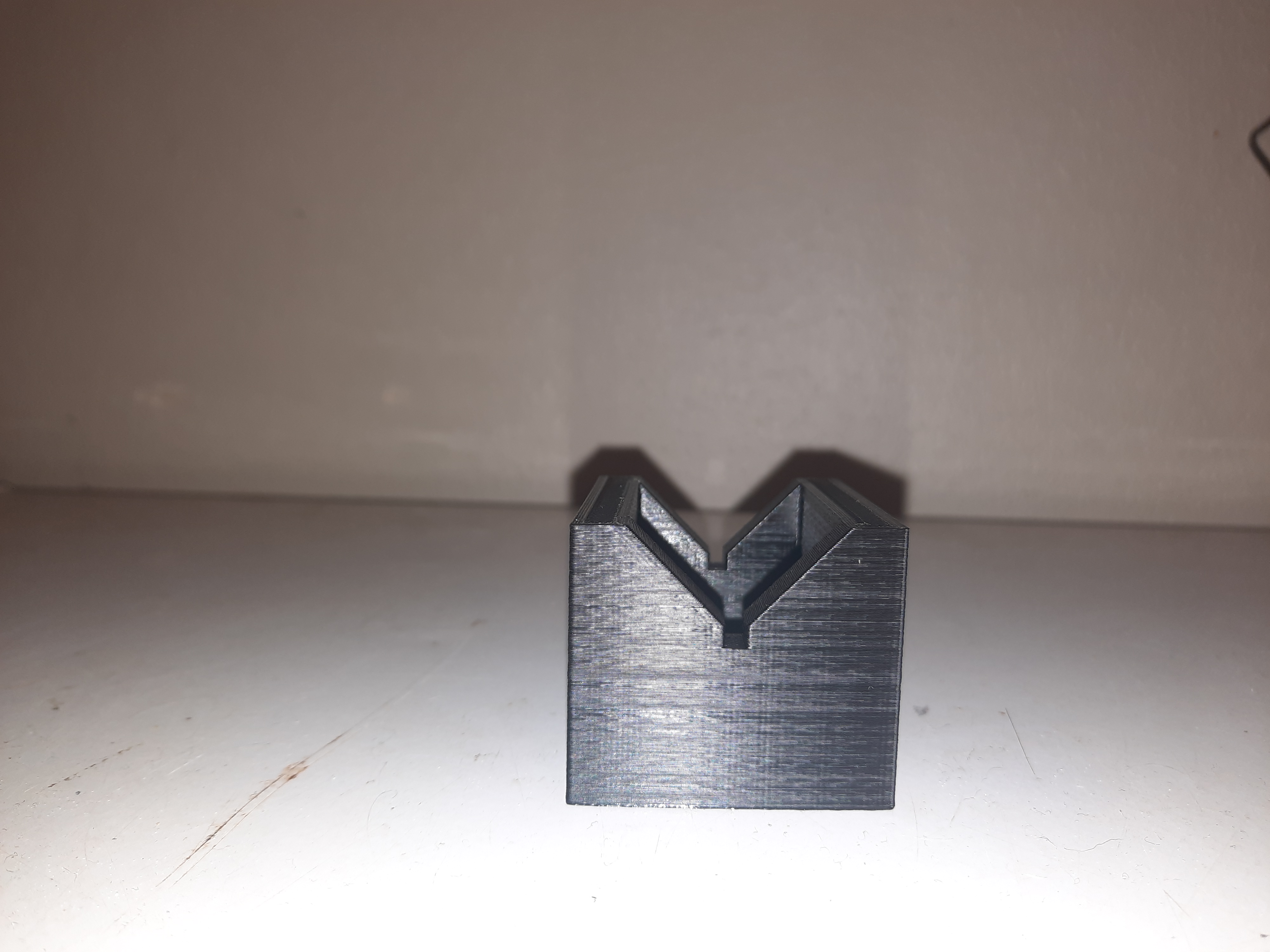 Miniatura 2 do modelo 3D Hollow V Block