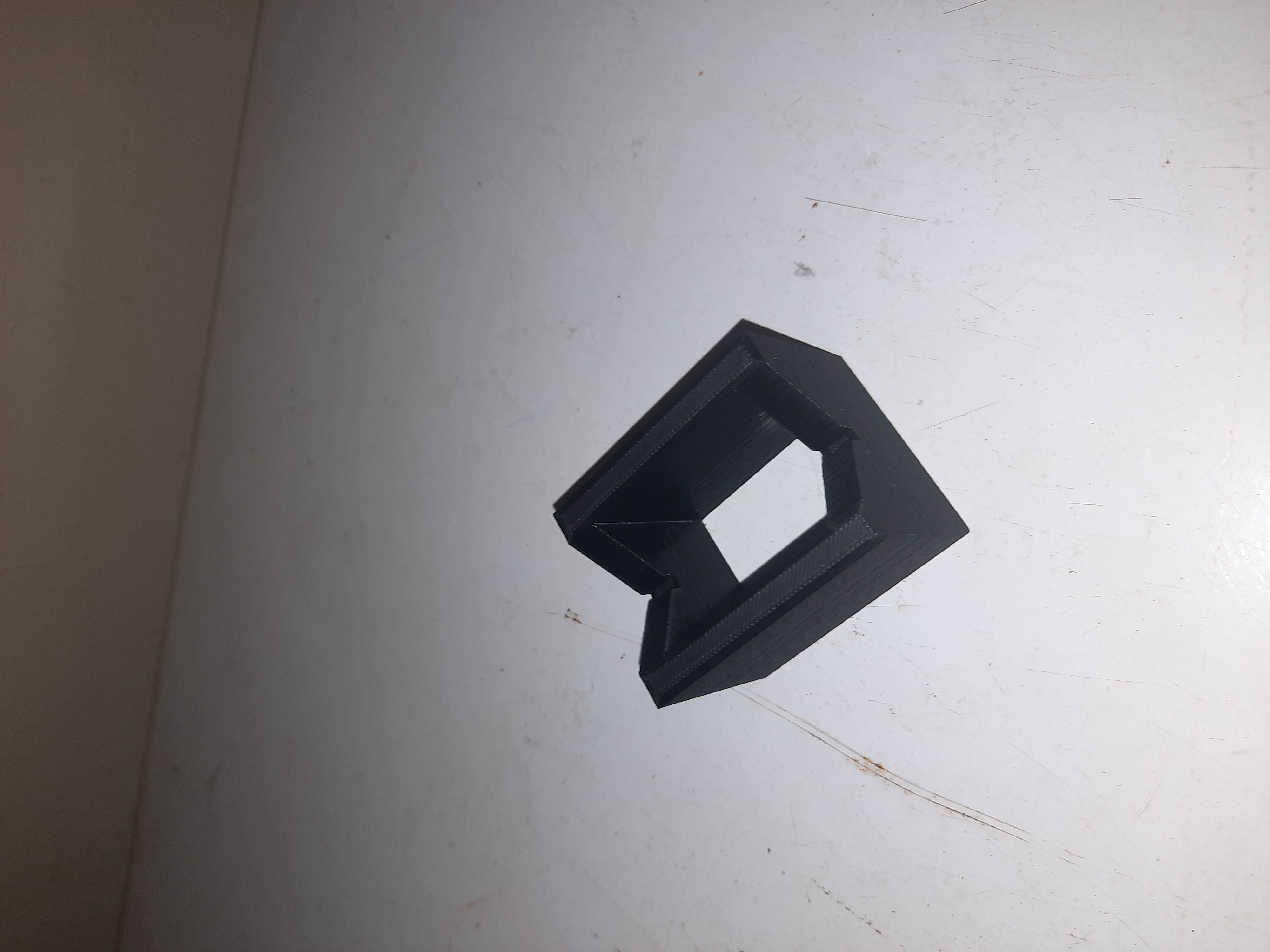Miniatura 4 do modelo 3D Hollow V Block