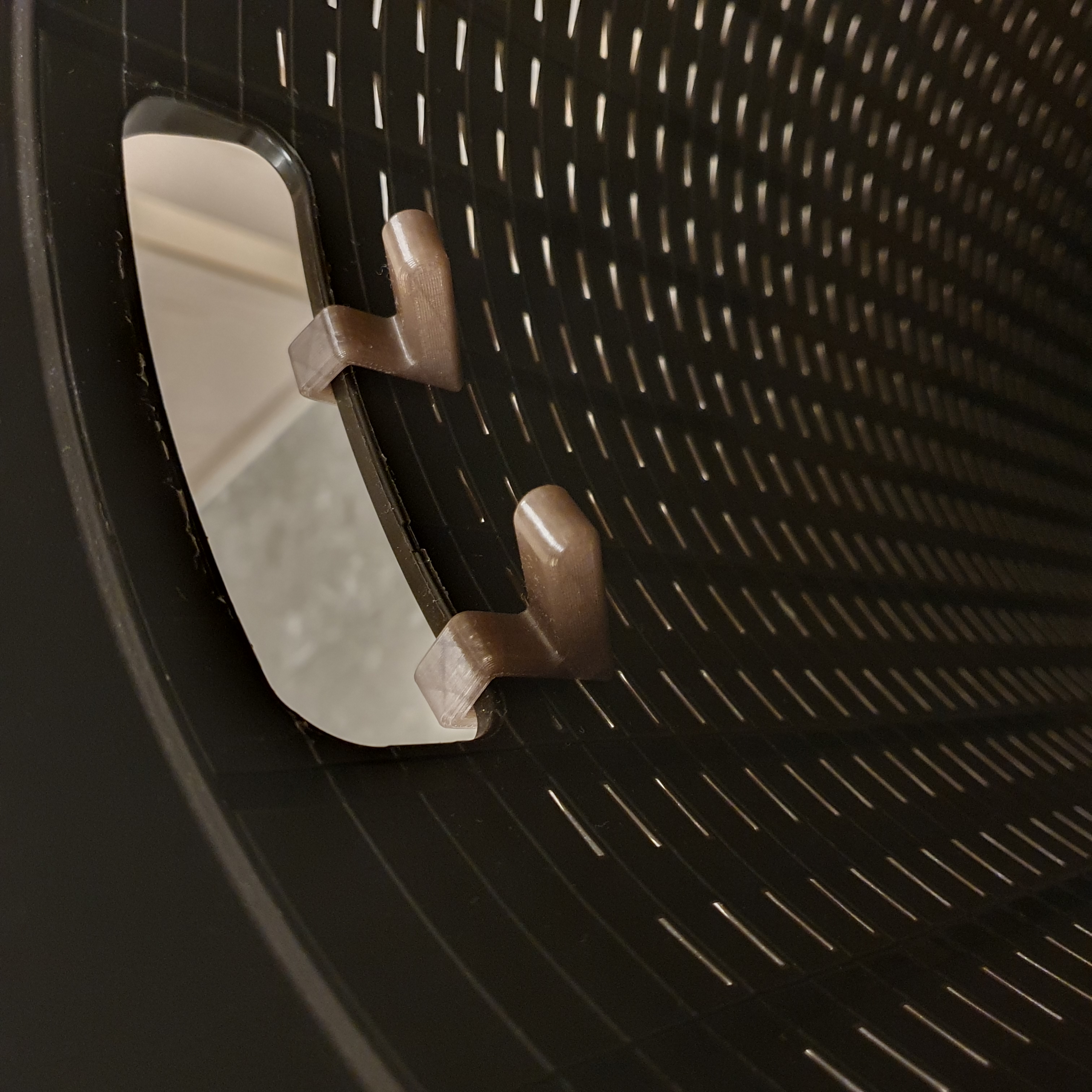 Laundry basket hook (curver)
