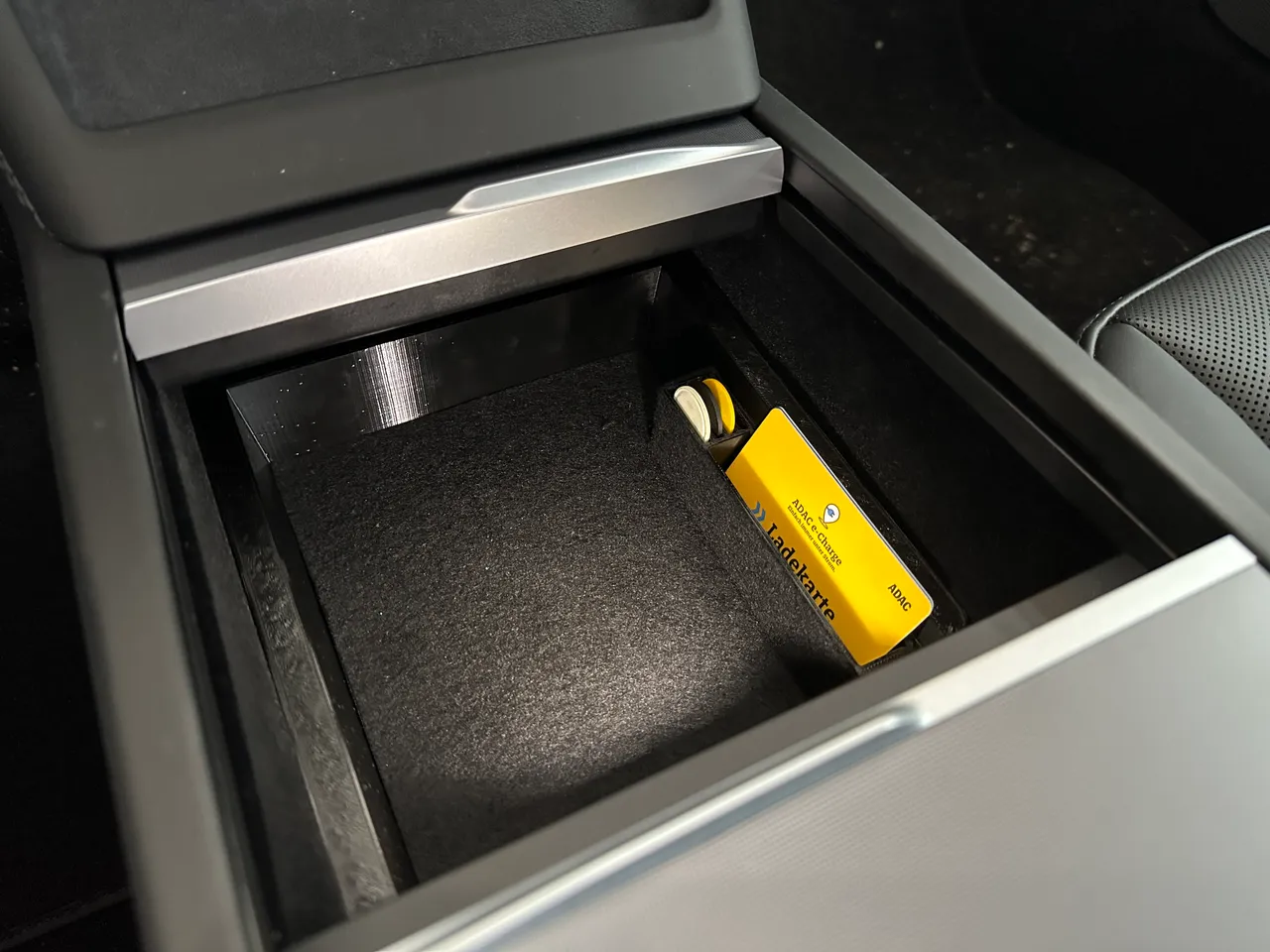 Tesla Model 3 2024 Highland Organizer for Center Console by tommmy3d, Download free STL model