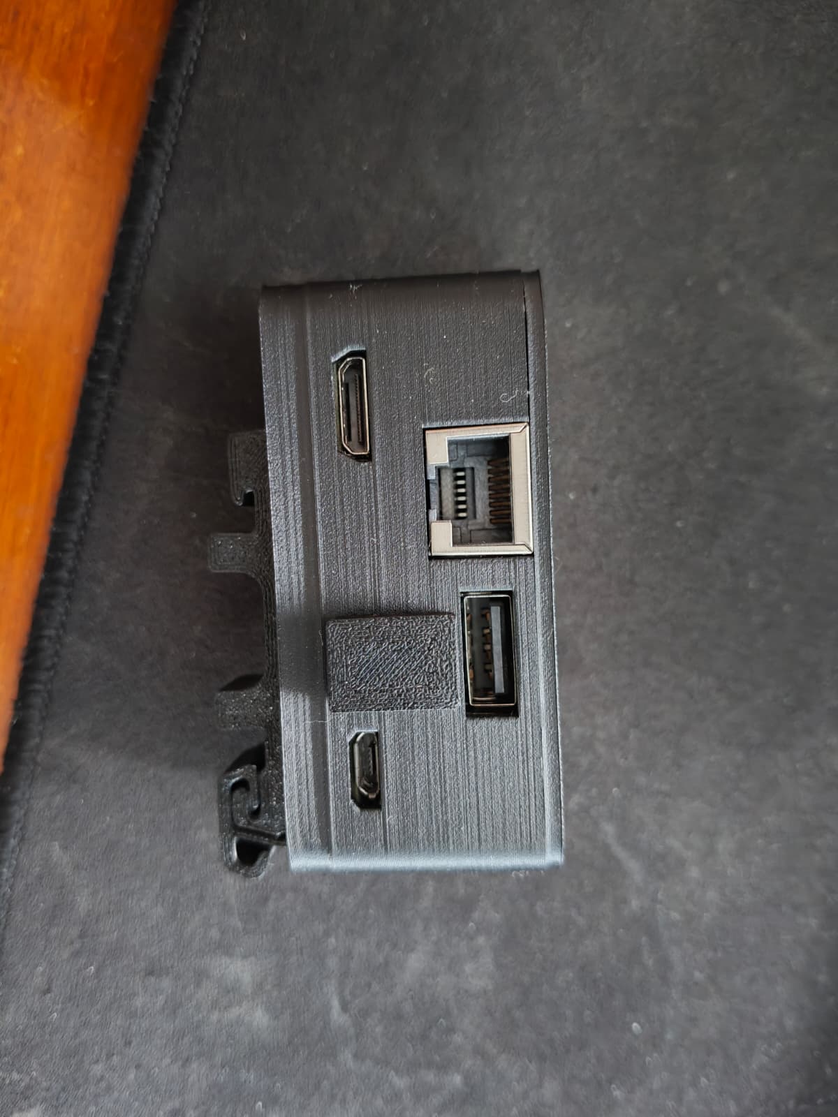 Raspberry Pi Zero with Waveshare hat case with DIN mount