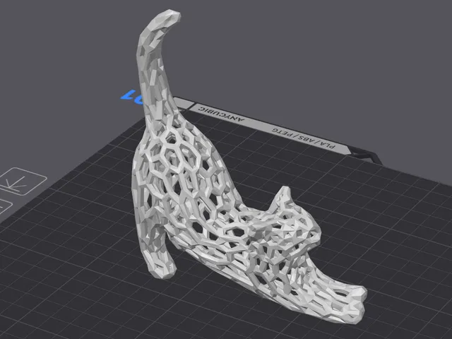 Low Poly Voronoi Streching Cat