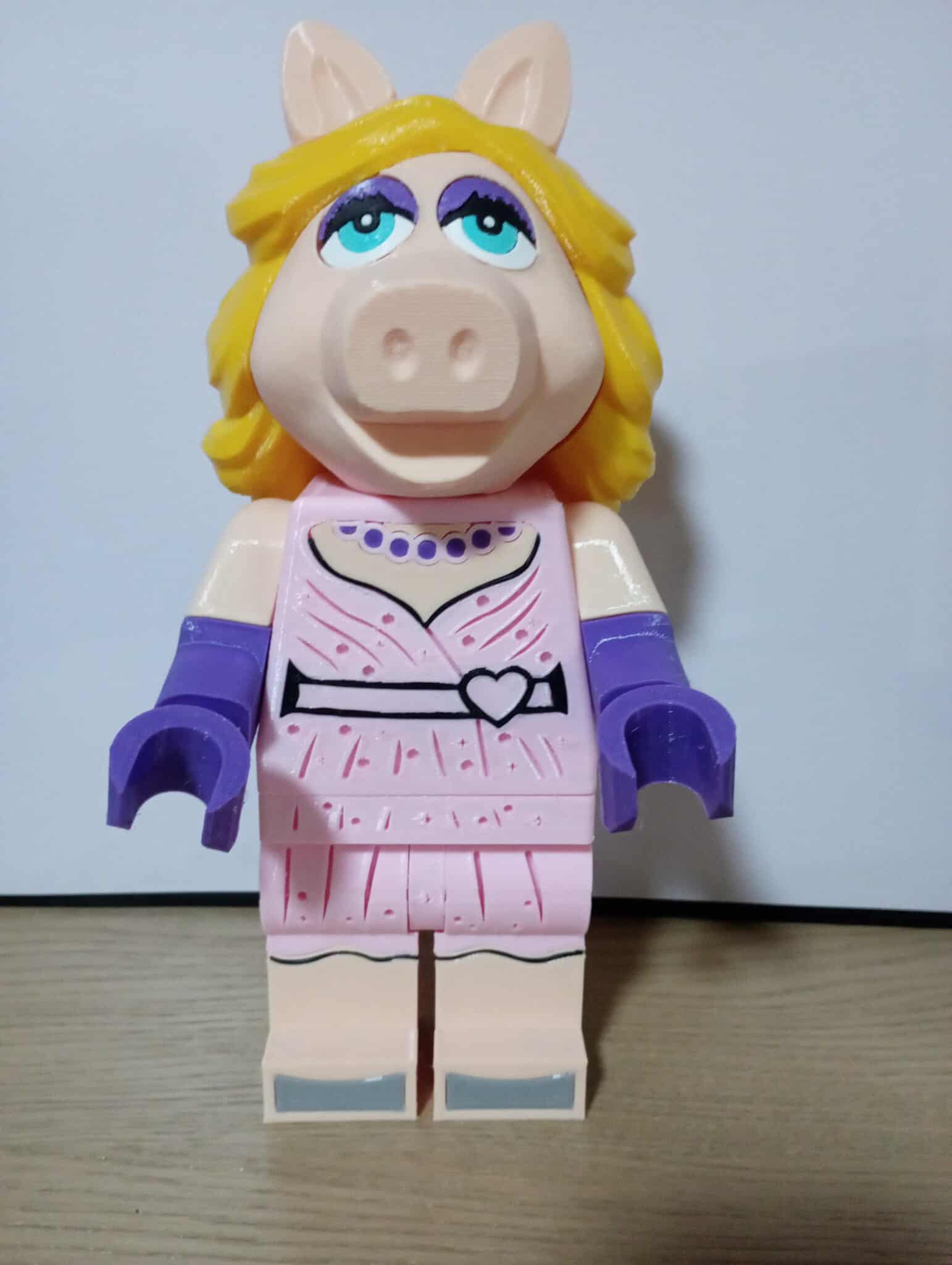 Muppets Miss Piggy Giant Minifig