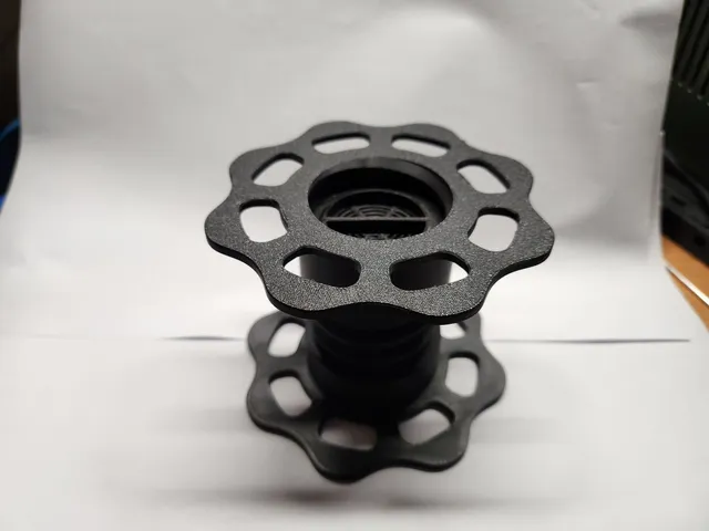 Bigger rims of Adjustable Spool Holder for Silica Gel