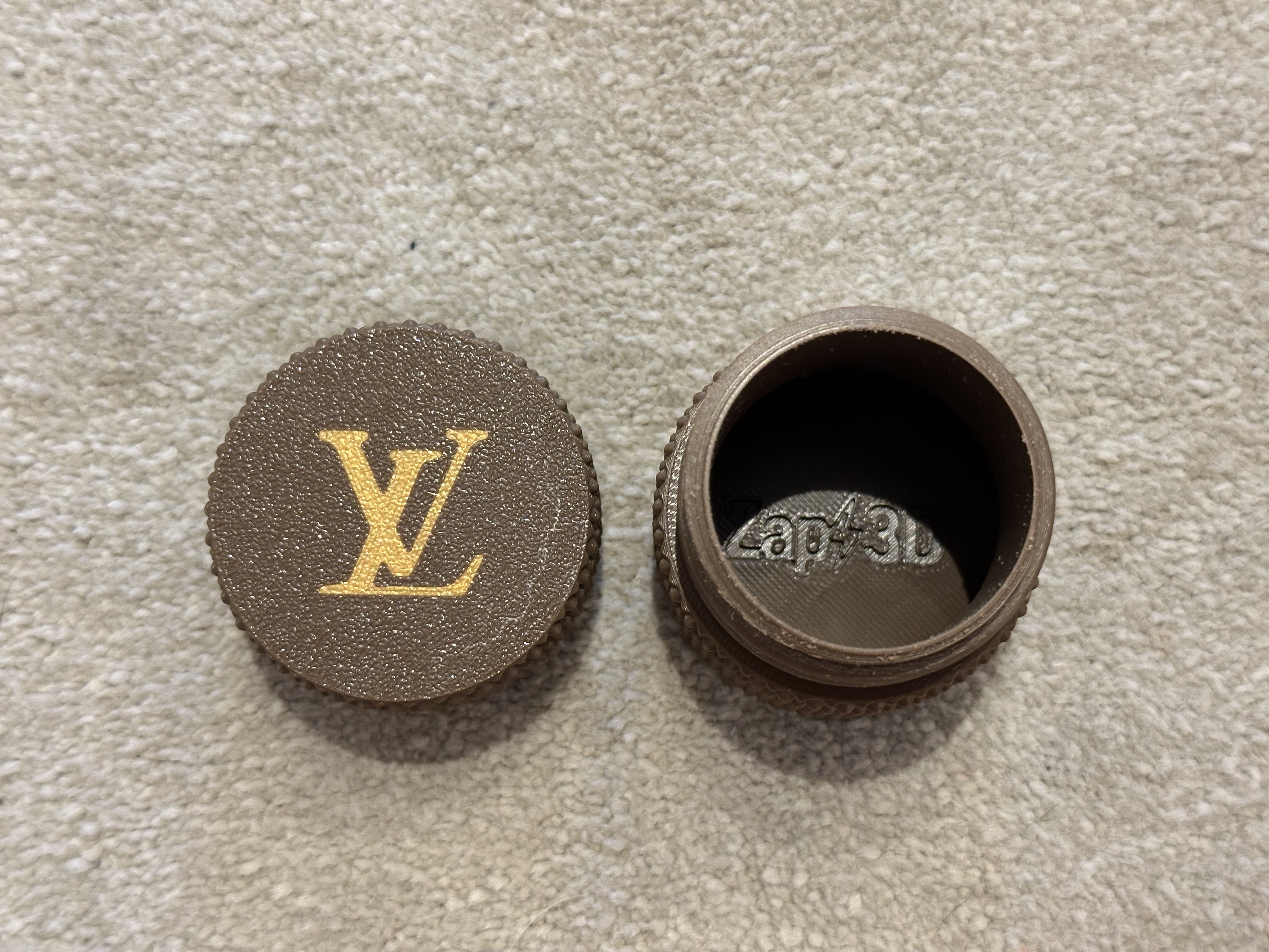 Miniatura 7 do modelo 3D Louis Vuitton Threaded Container