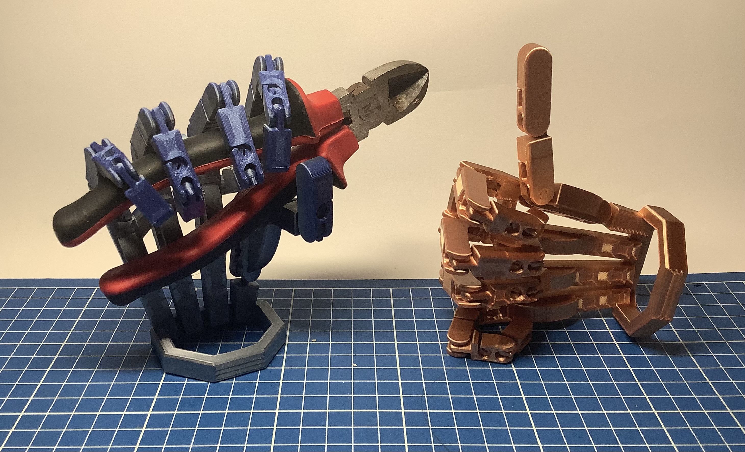 robot hand: print in place & tightenable 3D model thumbnail