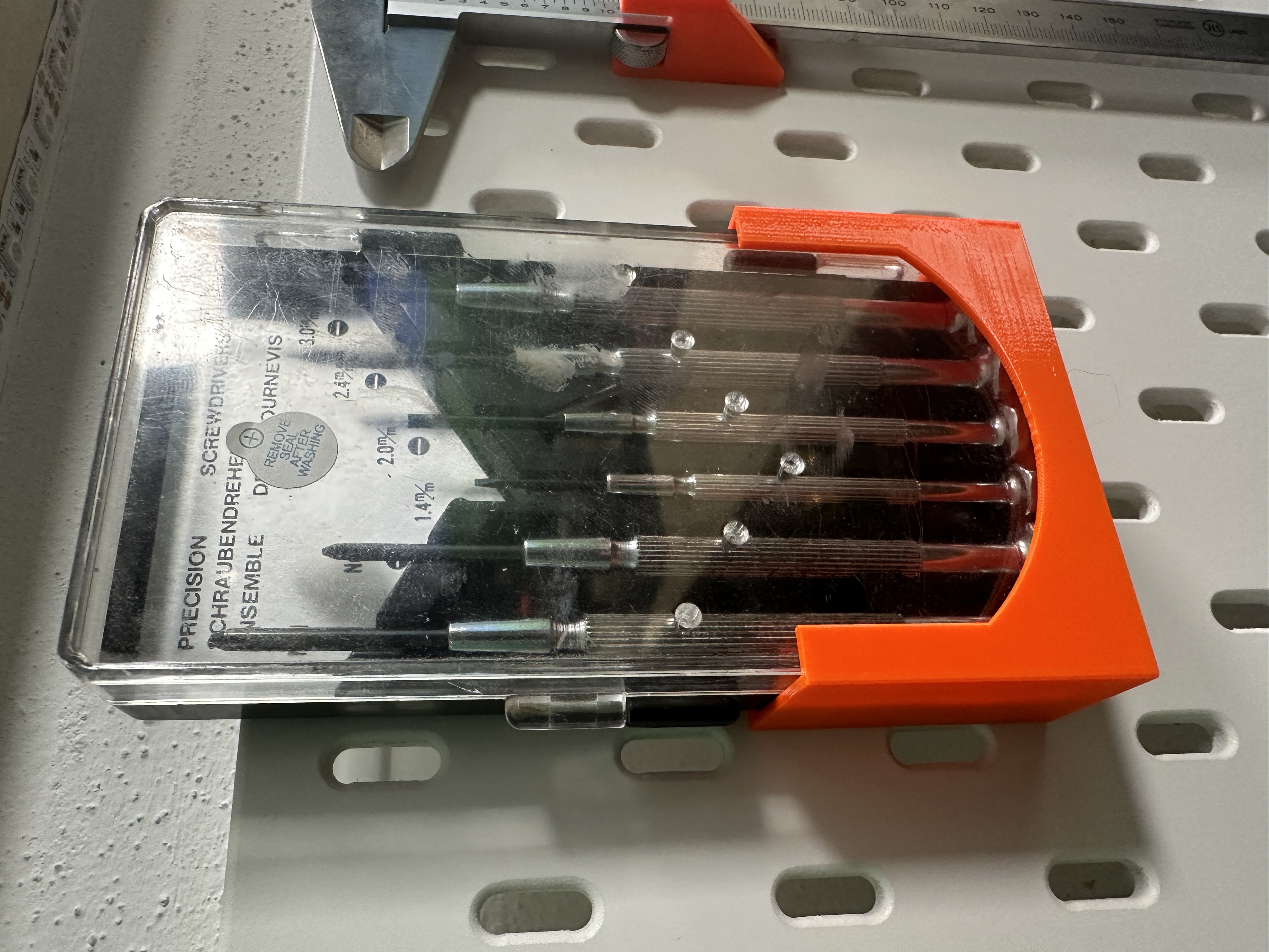 Skadis Holder for the Cheap Screwdriver Set (SkadisTNut, FreeCAD)