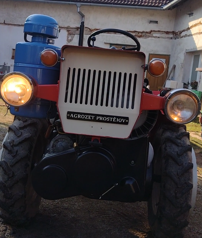 Znak malotraktor TZ-4K-14