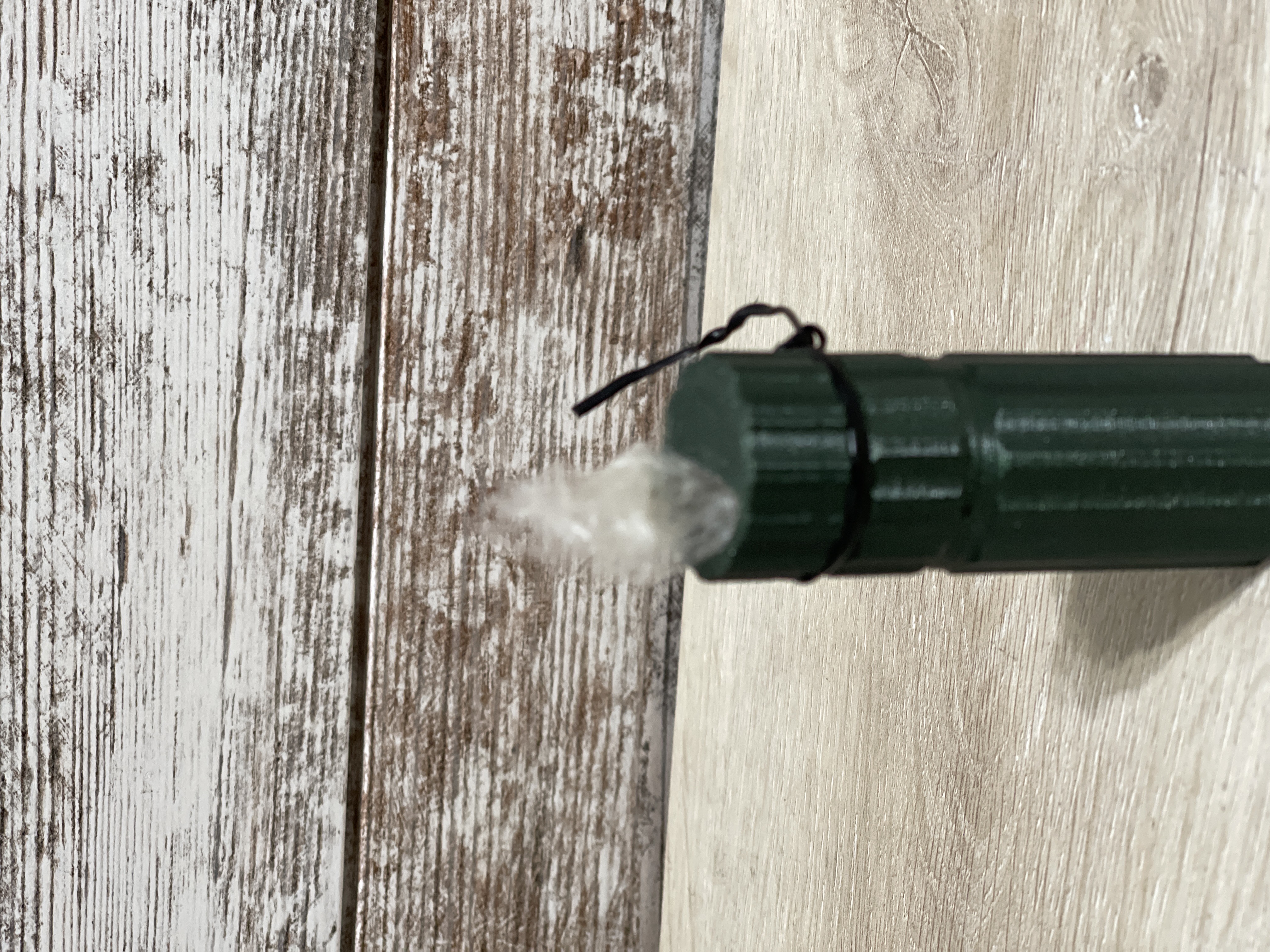 Wind Checker for Hunting (Milk Weed Container)