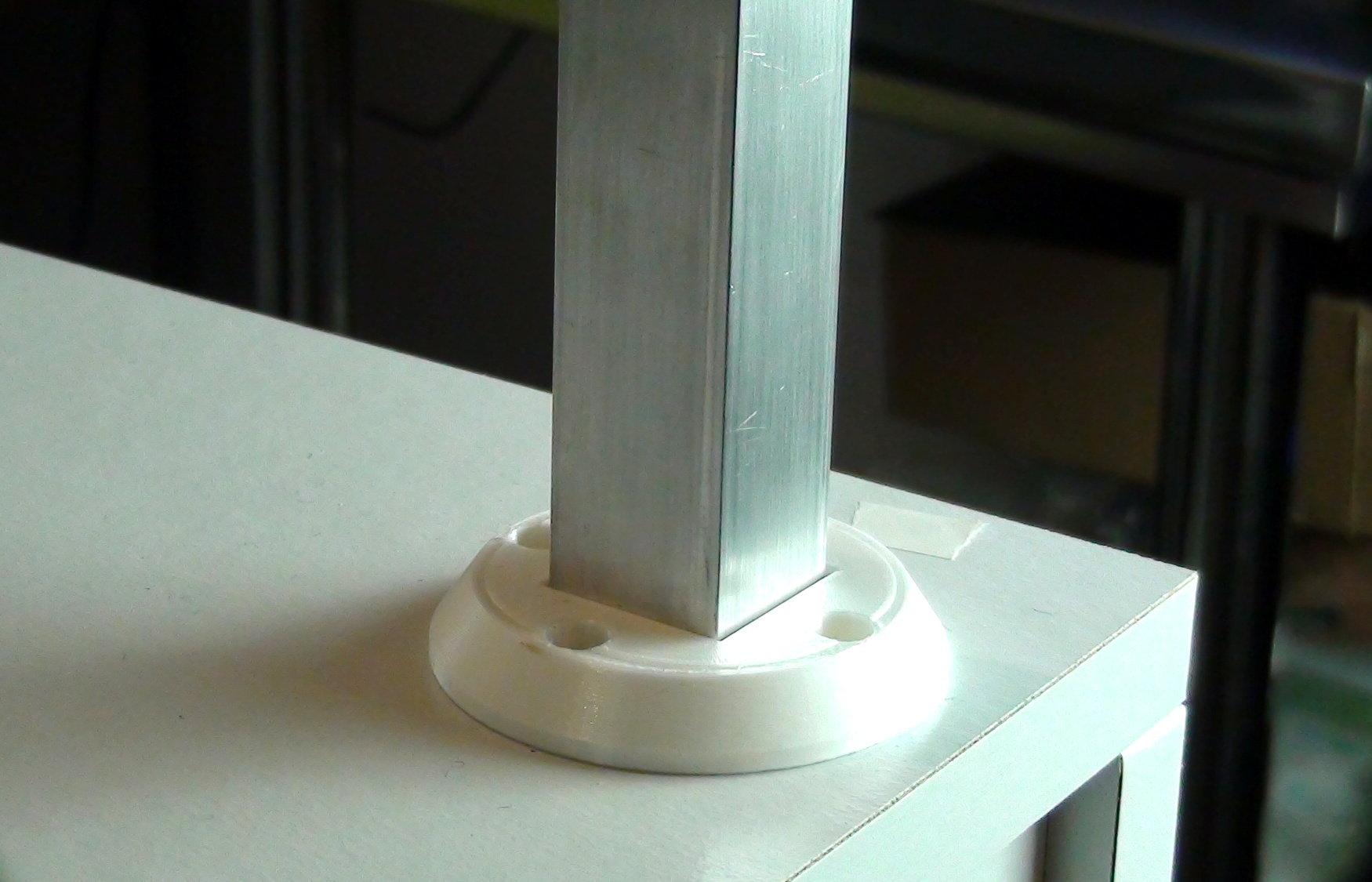 Round flange for aluminum square tubes with 3.2 mm walls
