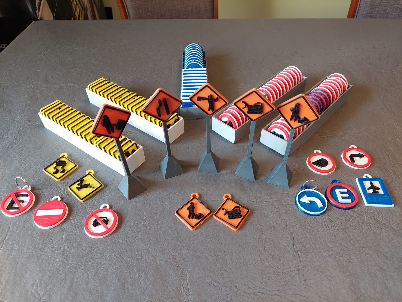 Traffic Signs (for scale models and key ring) - Set of 5 Temporary Demarcation Signs