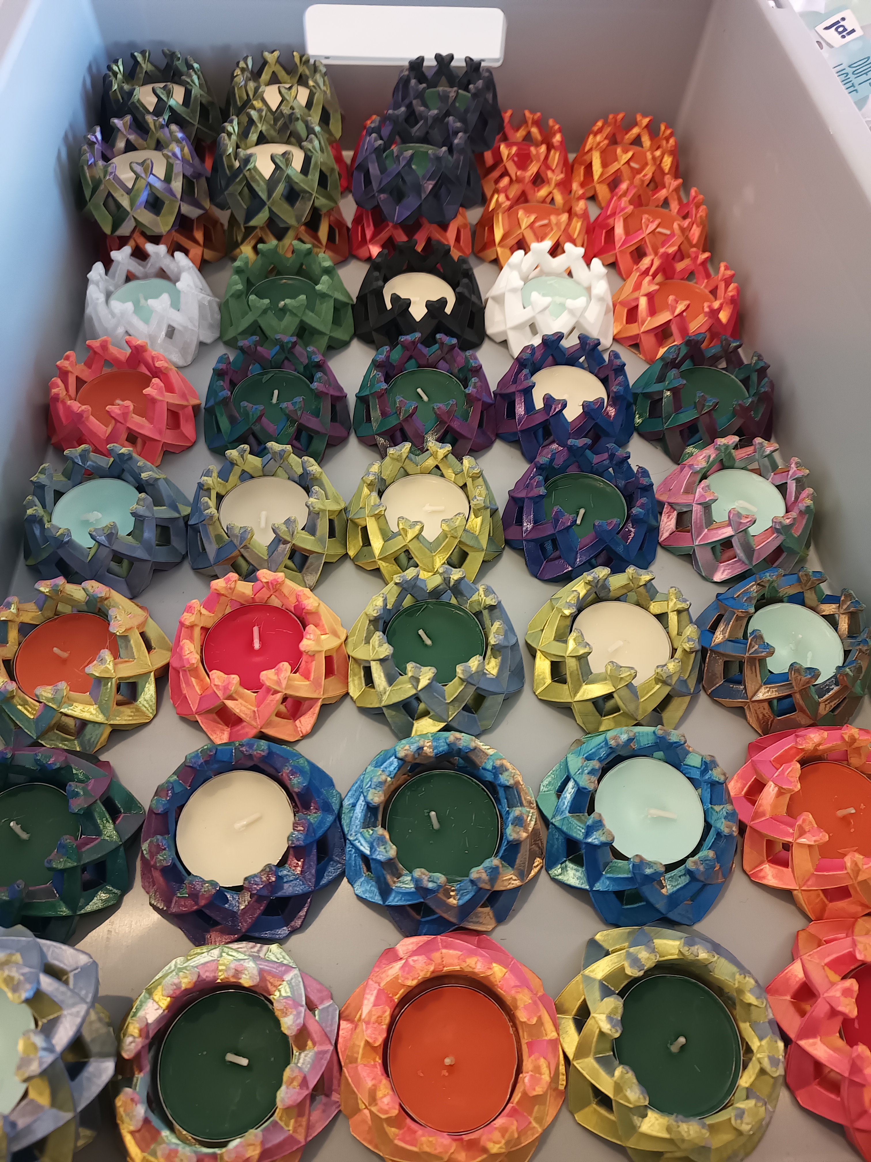 Tealight holder