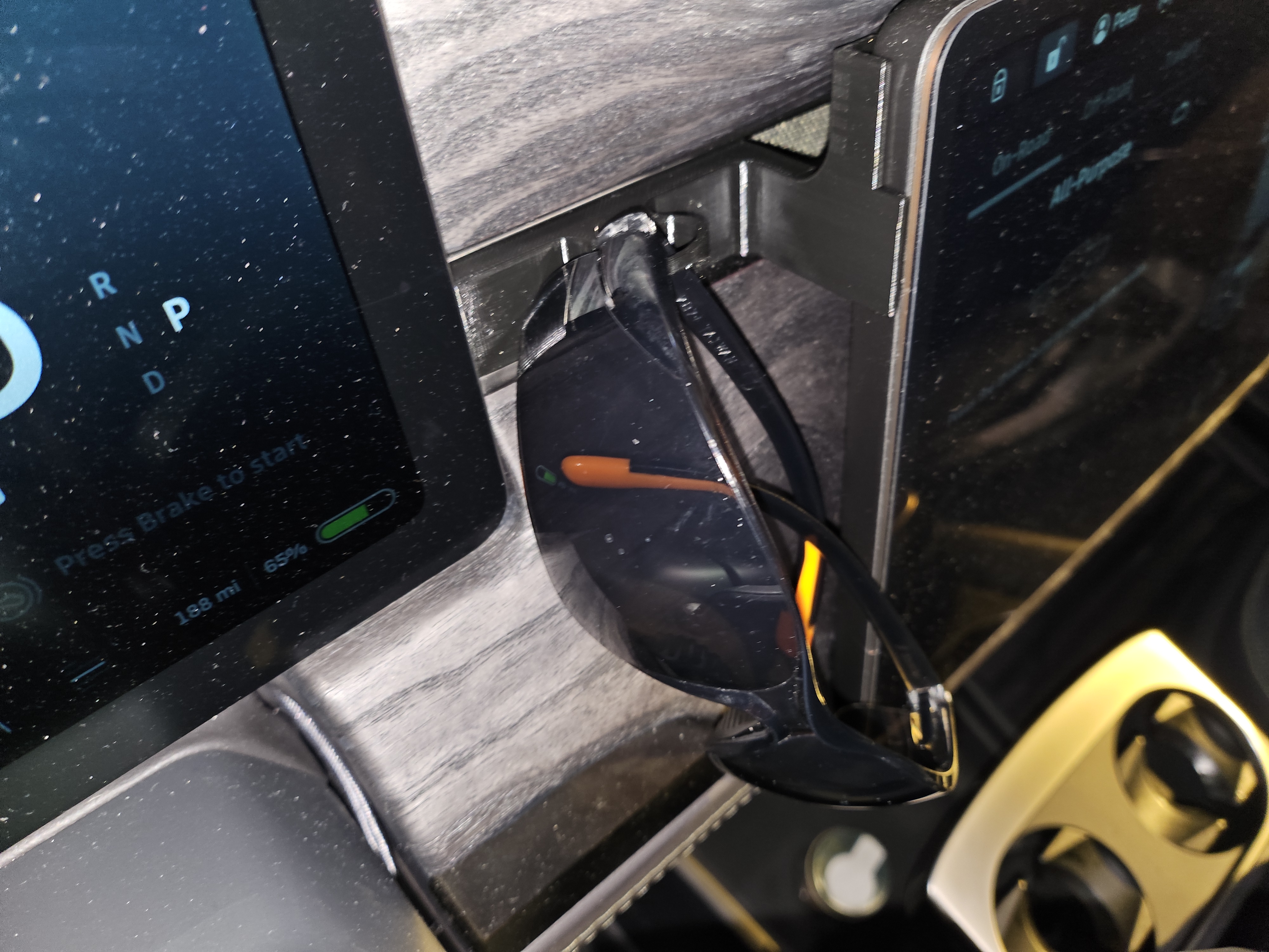 Rivian R1T & R1S Sunglasses Shelf (Remixed OpenSourceEV Phone Mount EVO) — miniatura 4