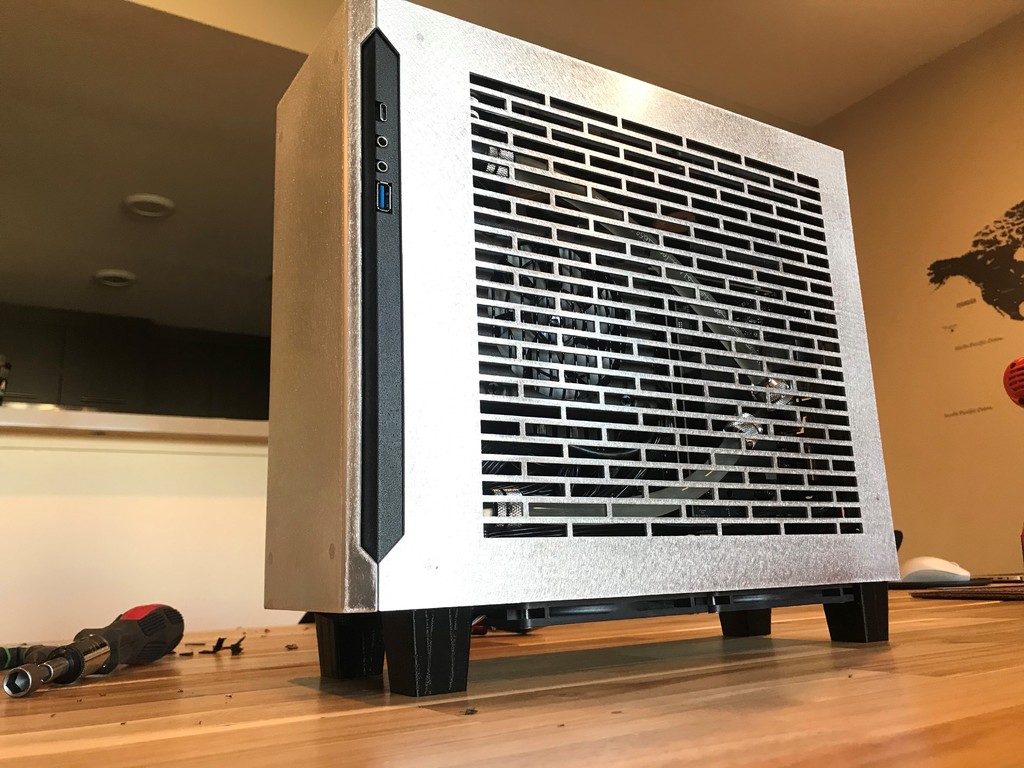 Sliger SM570 Feet: 25mm Thick Fan Clearance