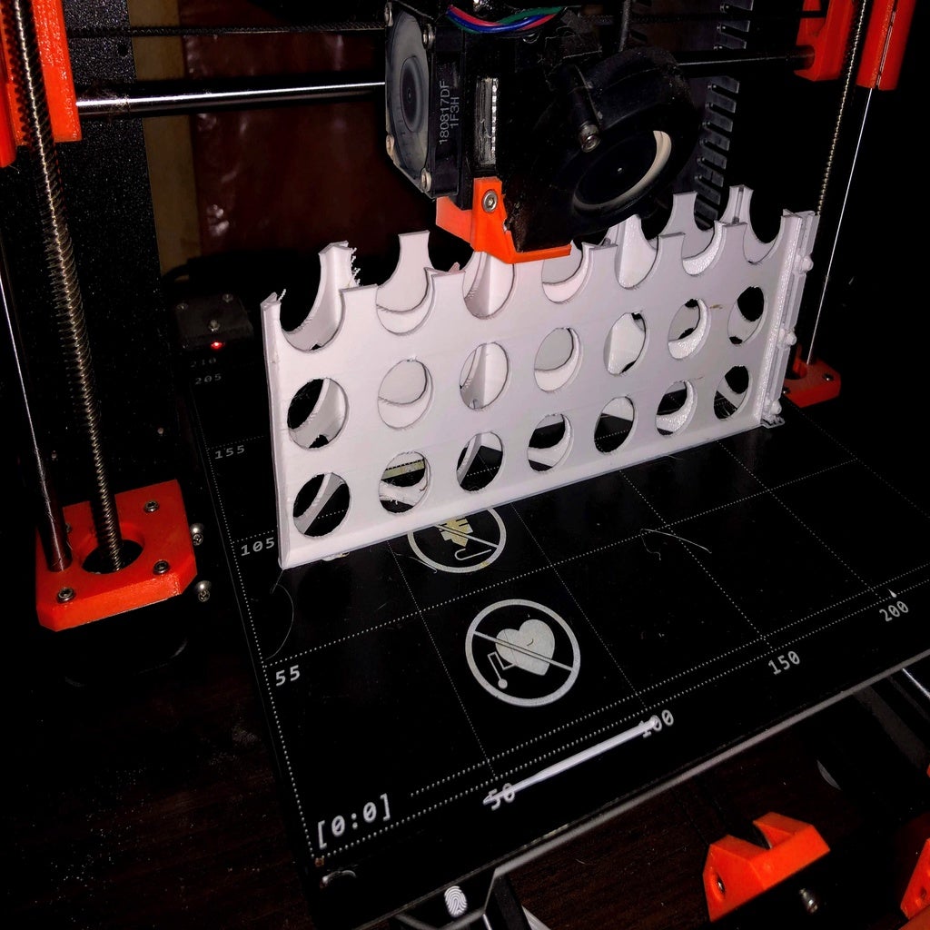 Miniatura 4 do modelo 3D Customizable Pegboard Truss Shelf