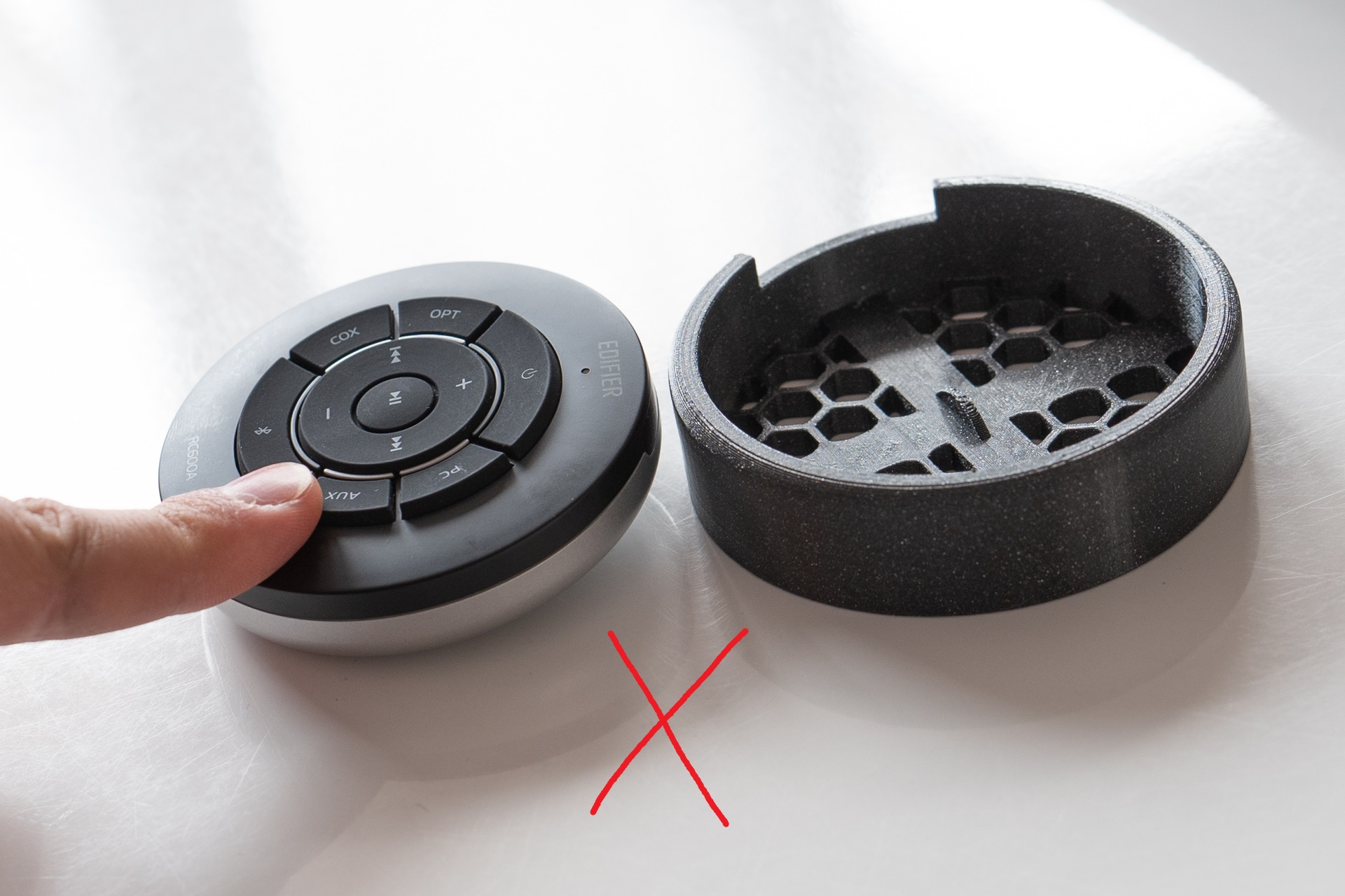 Miniatura 4 do modelo 3D Edifier S360DB remote control stabilizer