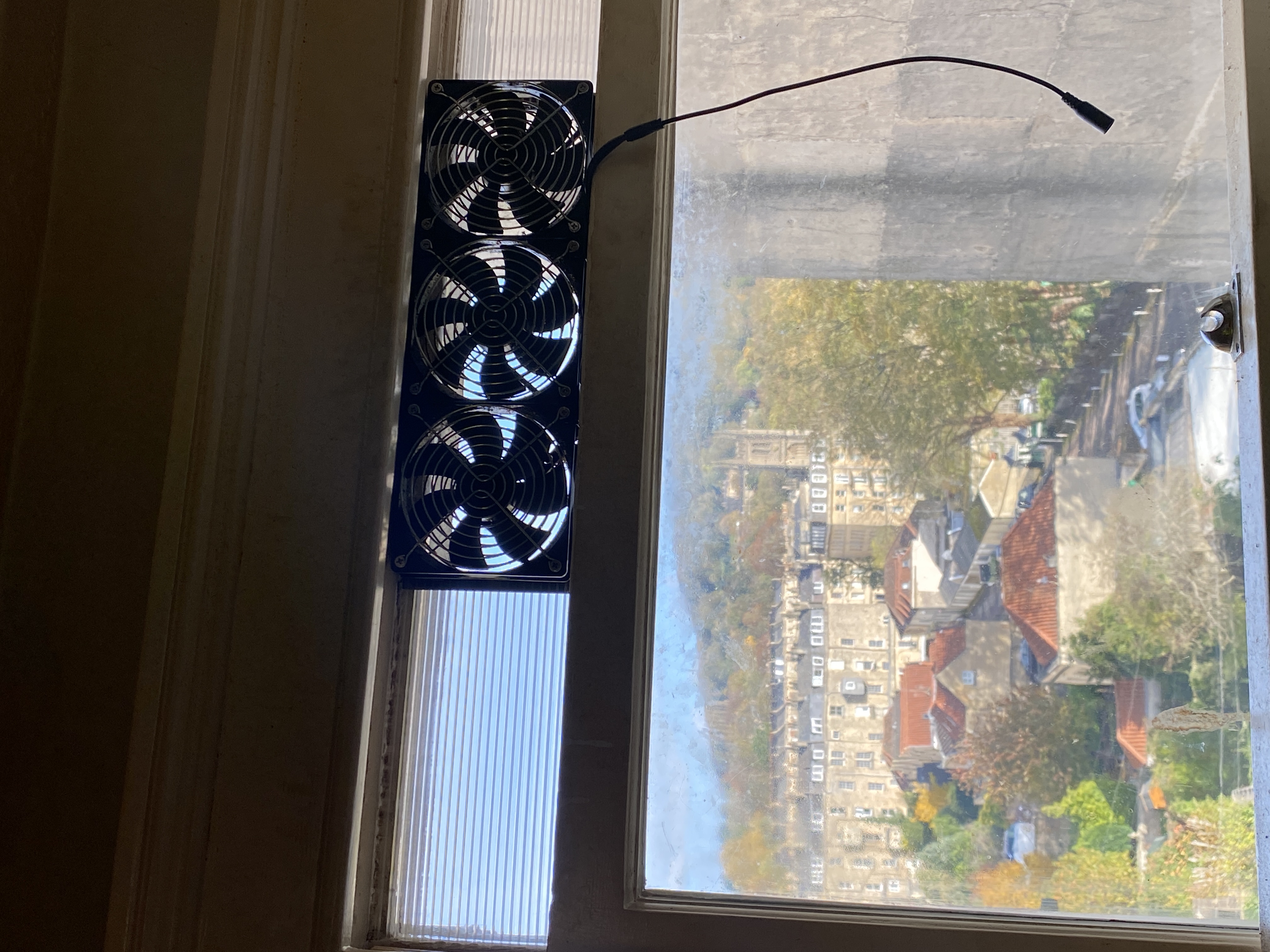 Sash window extractor fan