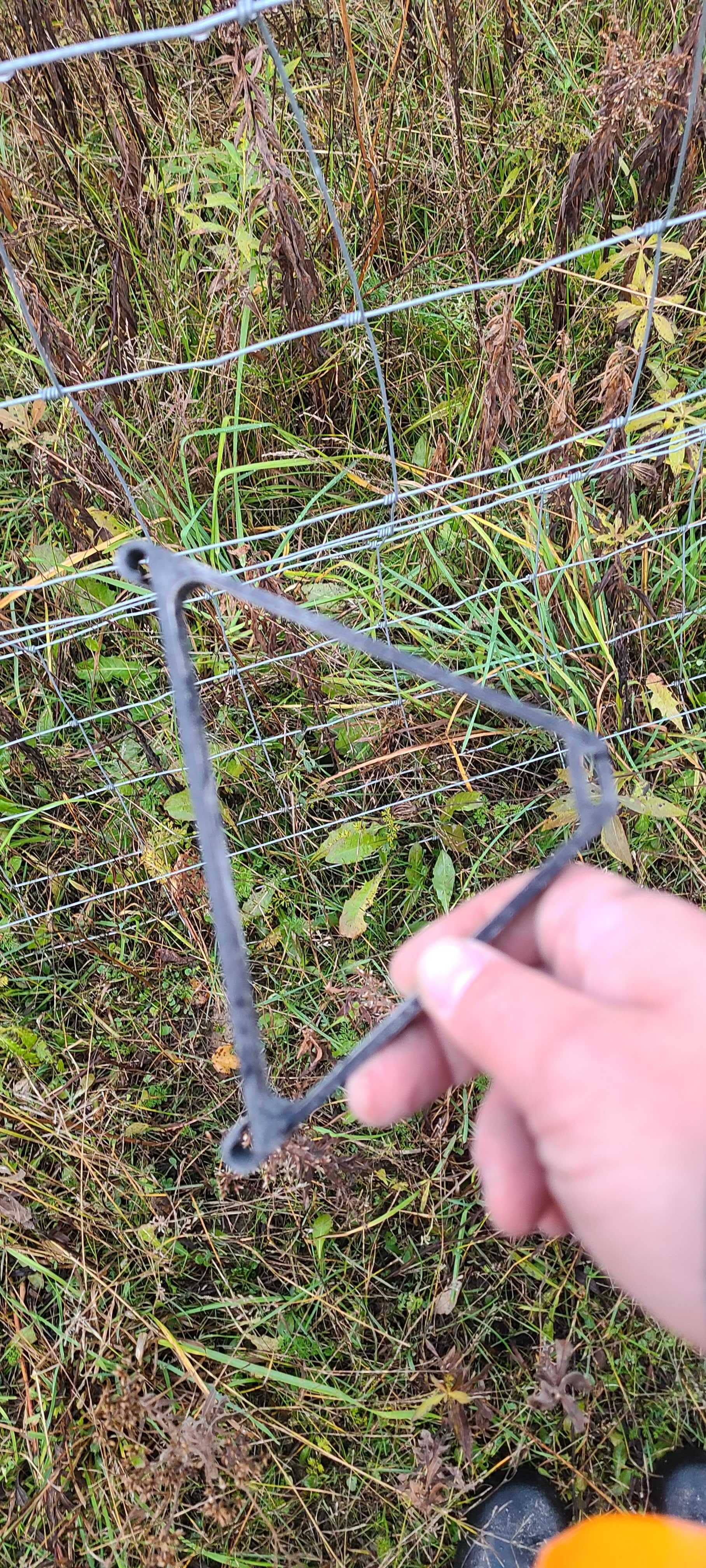 electric-fence-insulator-by-seth-bowen-download-free-stl-model