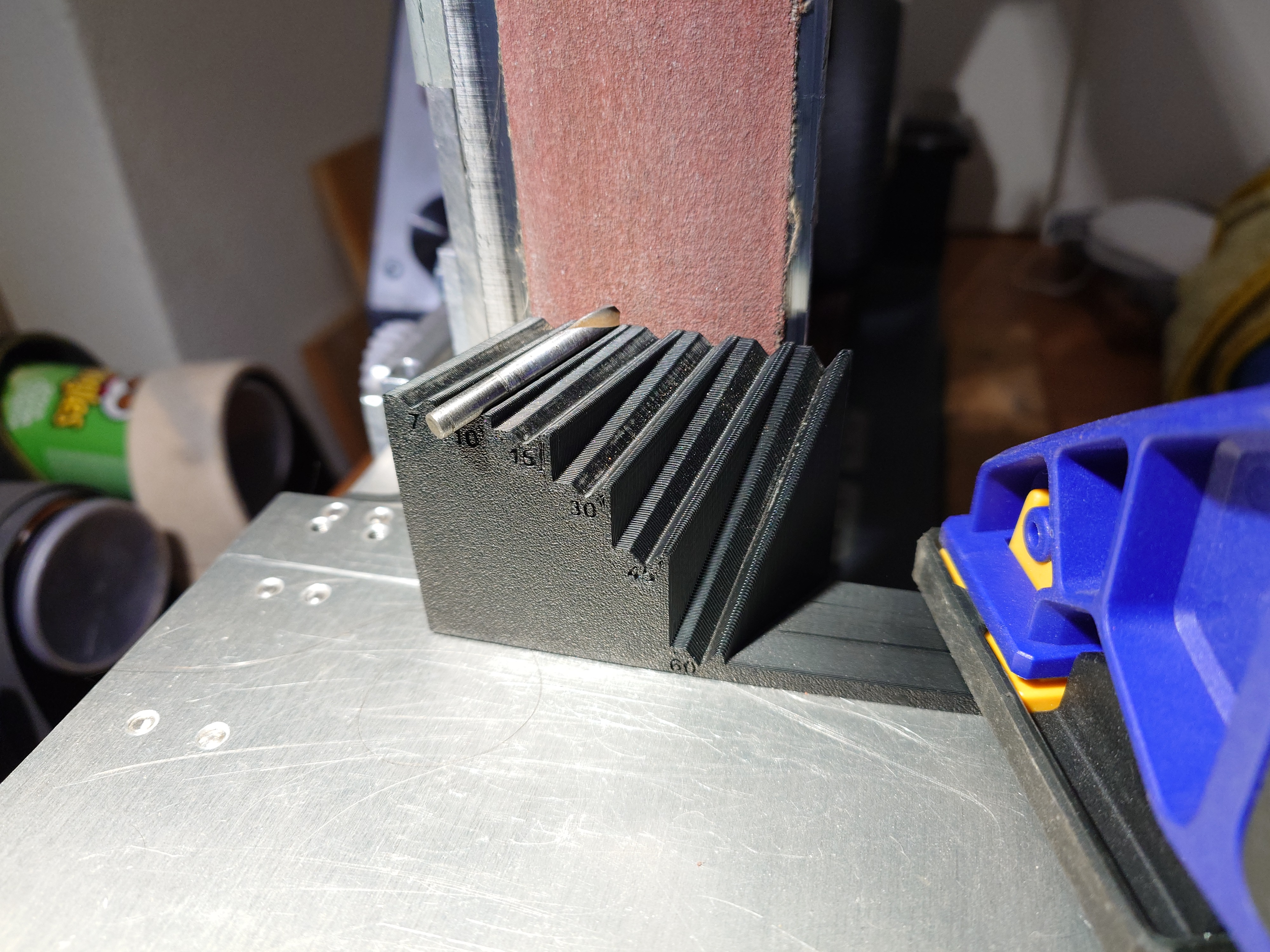 Drill bit and rod sharpening guide