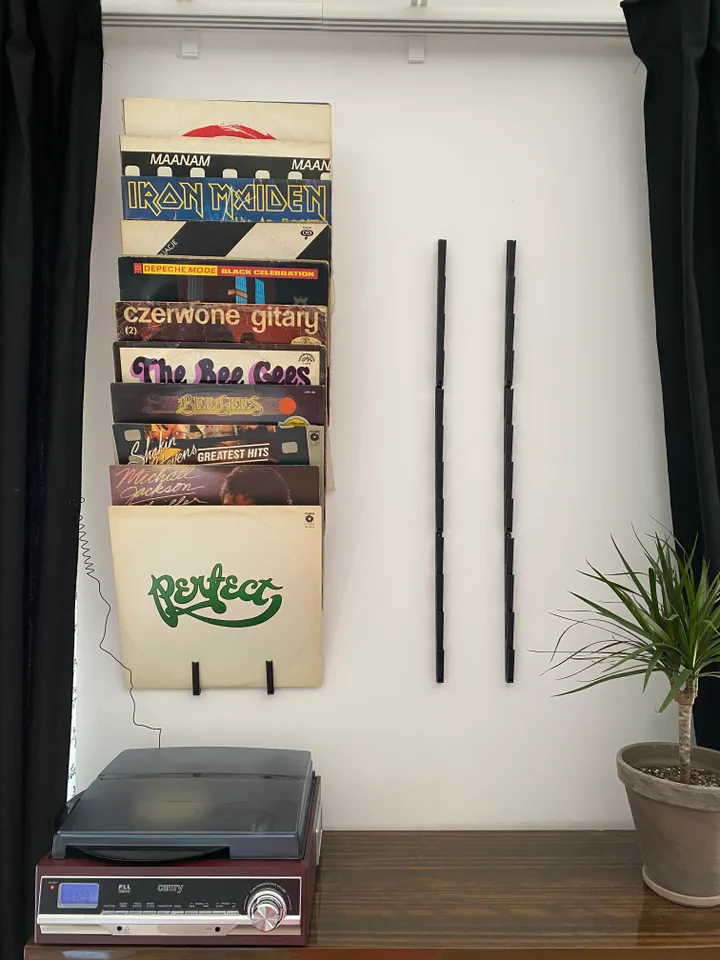 Vinyl holder/hanger (4 vinyls on 1 hanger) by dzieciolmaciek