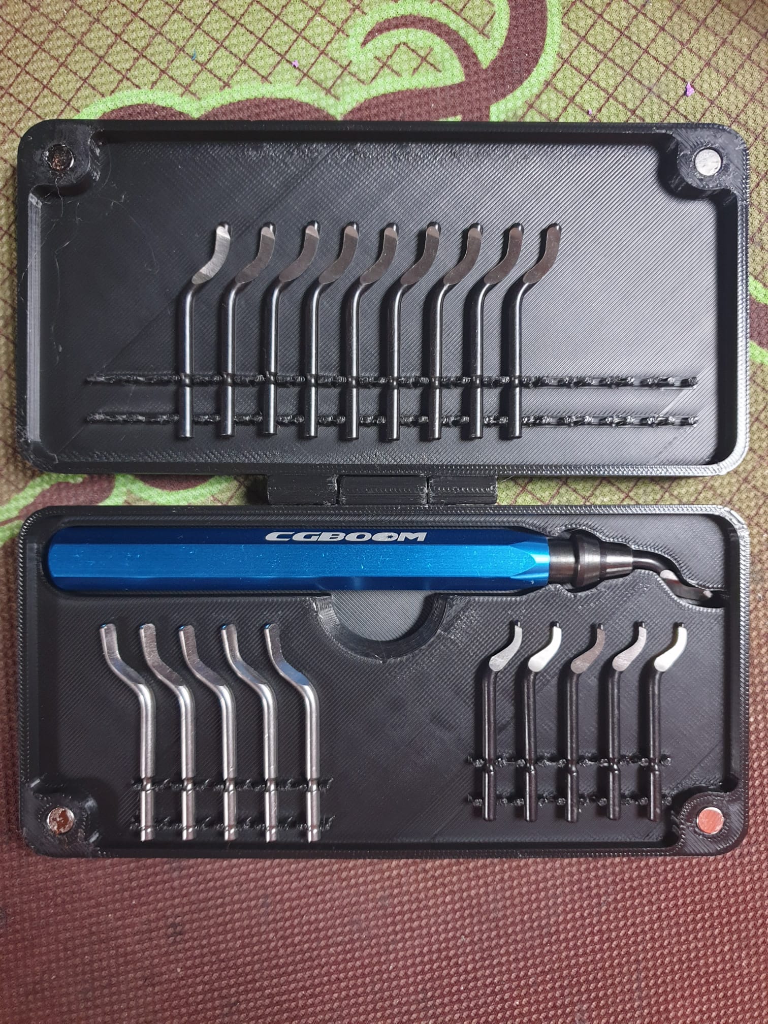 Deburring Tool Set Box with closure [Print in Place] by ROLS733 Download free STL
