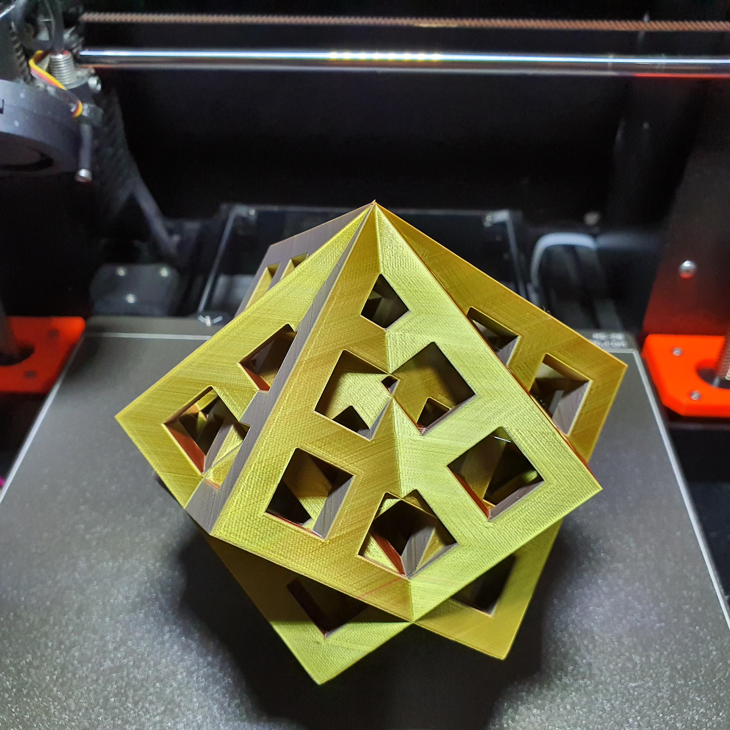 Interlocked Cubes — thumbnail 4