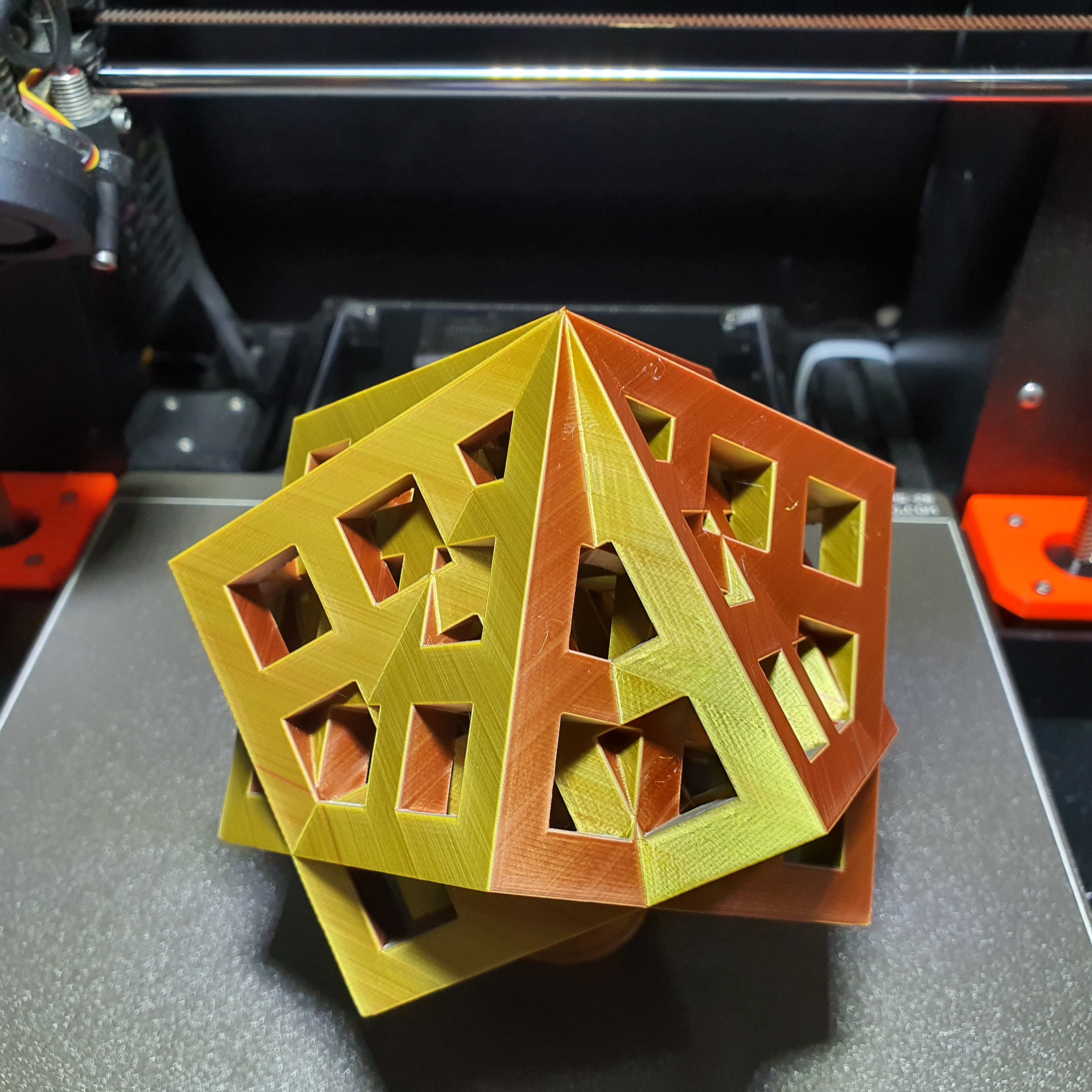 Interlocked Cubes — thumbnail 3