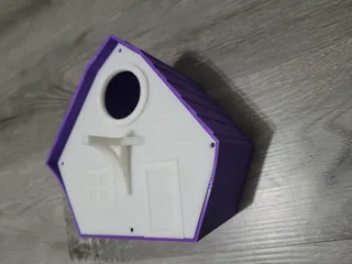 Versatile birdhouse for all your feathered friends