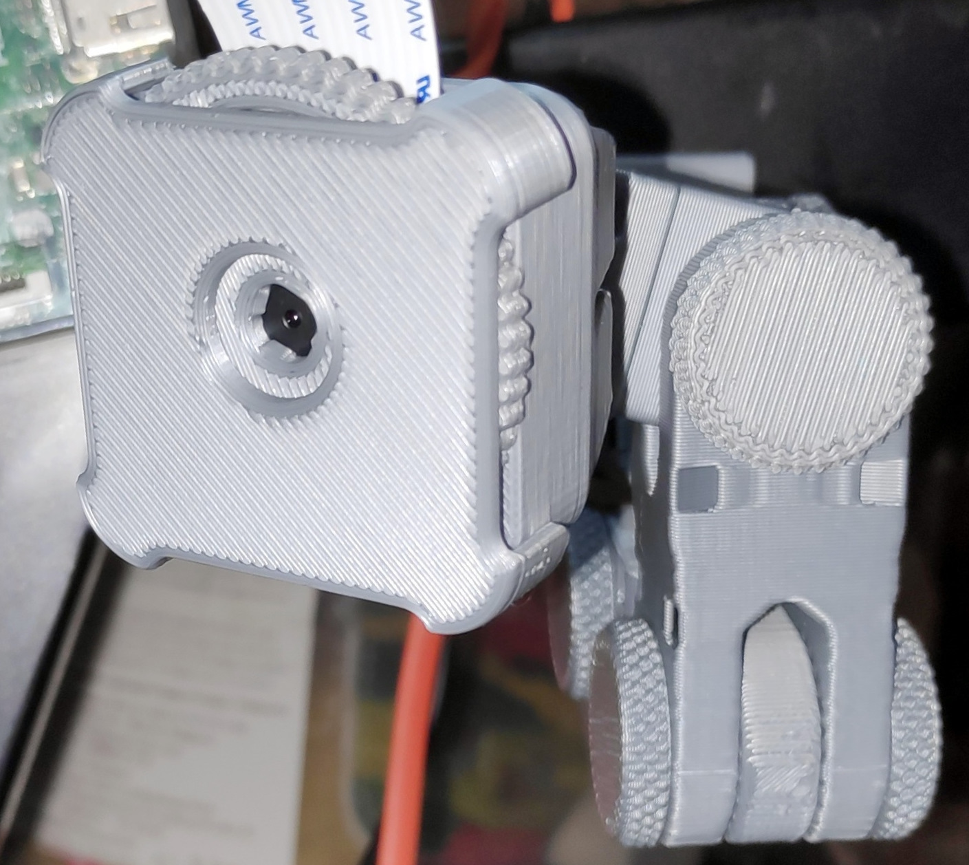 Housing for the Raspberry Pi standard camera module v2.1 with integrated focus adjustment