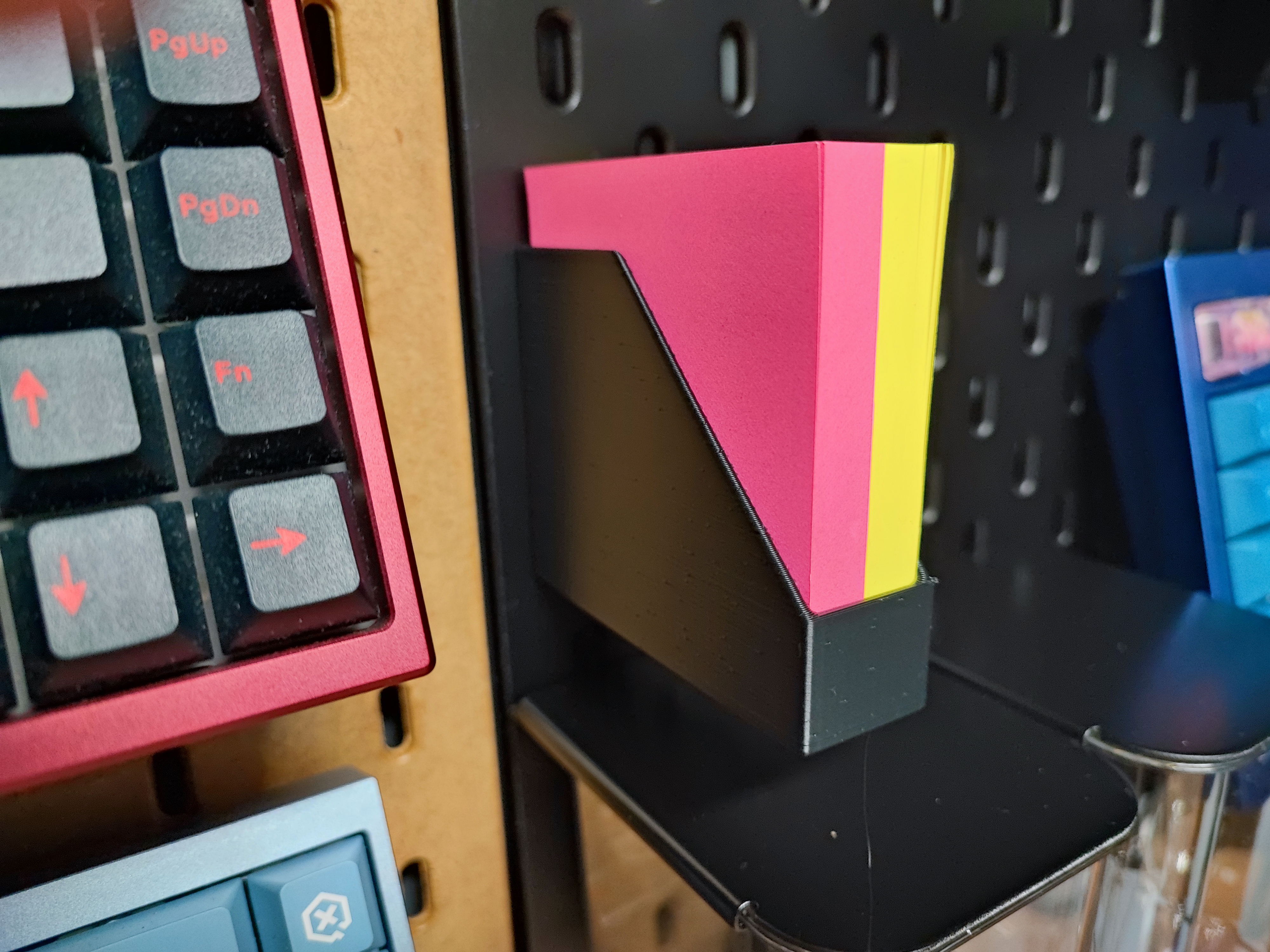 Skadis/Upspell Post it holder for 76x76mm