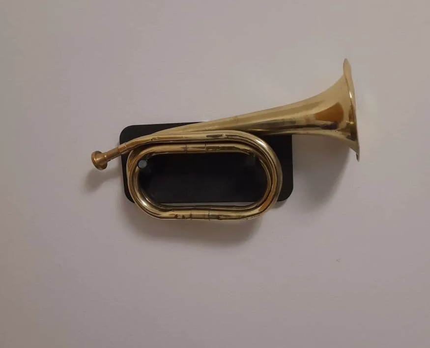 Bugle wall mount