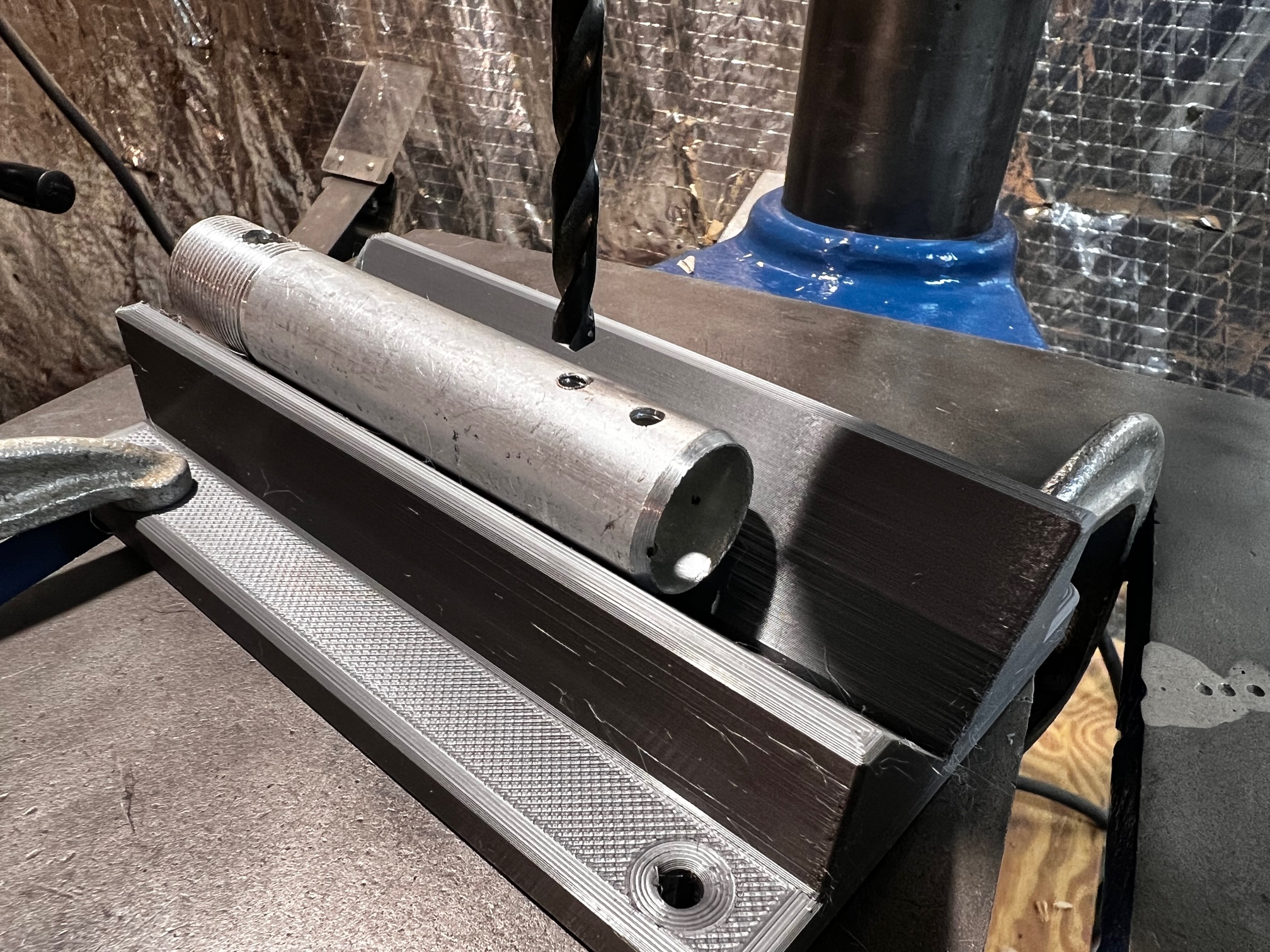 Round stock drilling jig por 3dprintguy Descargar modelo STL gratuito