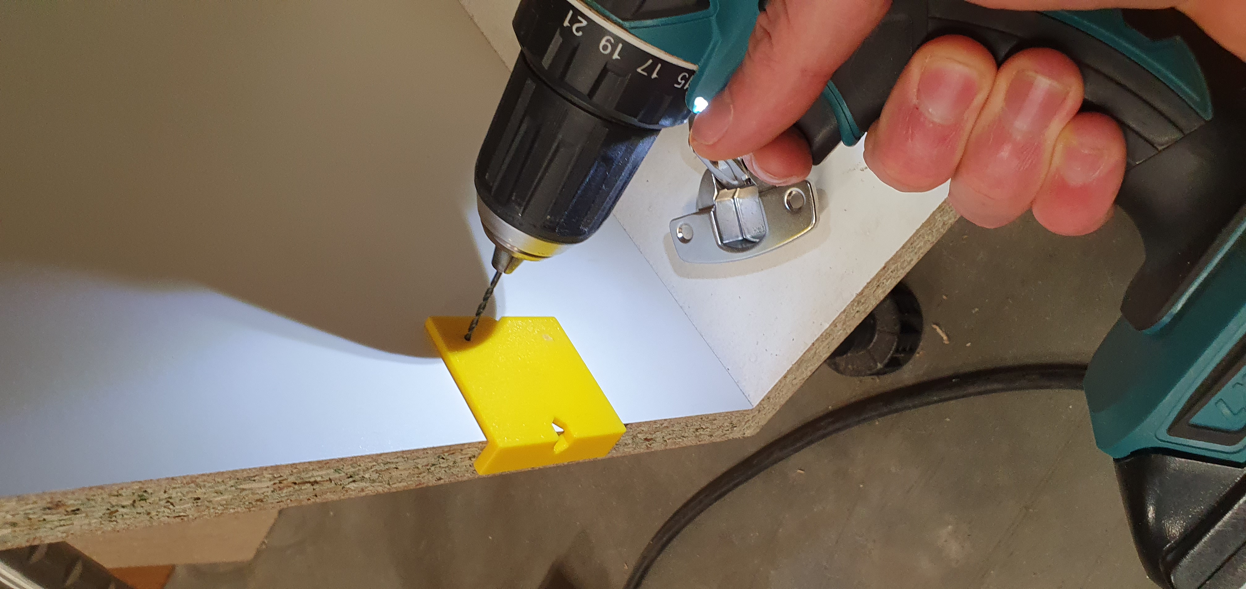Drill tool for concealed hinges