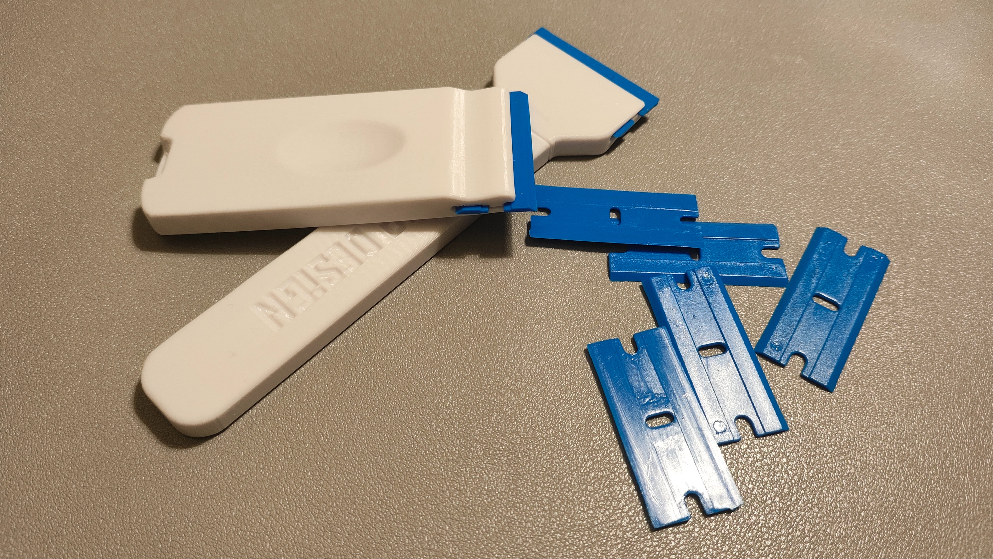 Miniatura 2 do modelo 3D Plastic Scraper