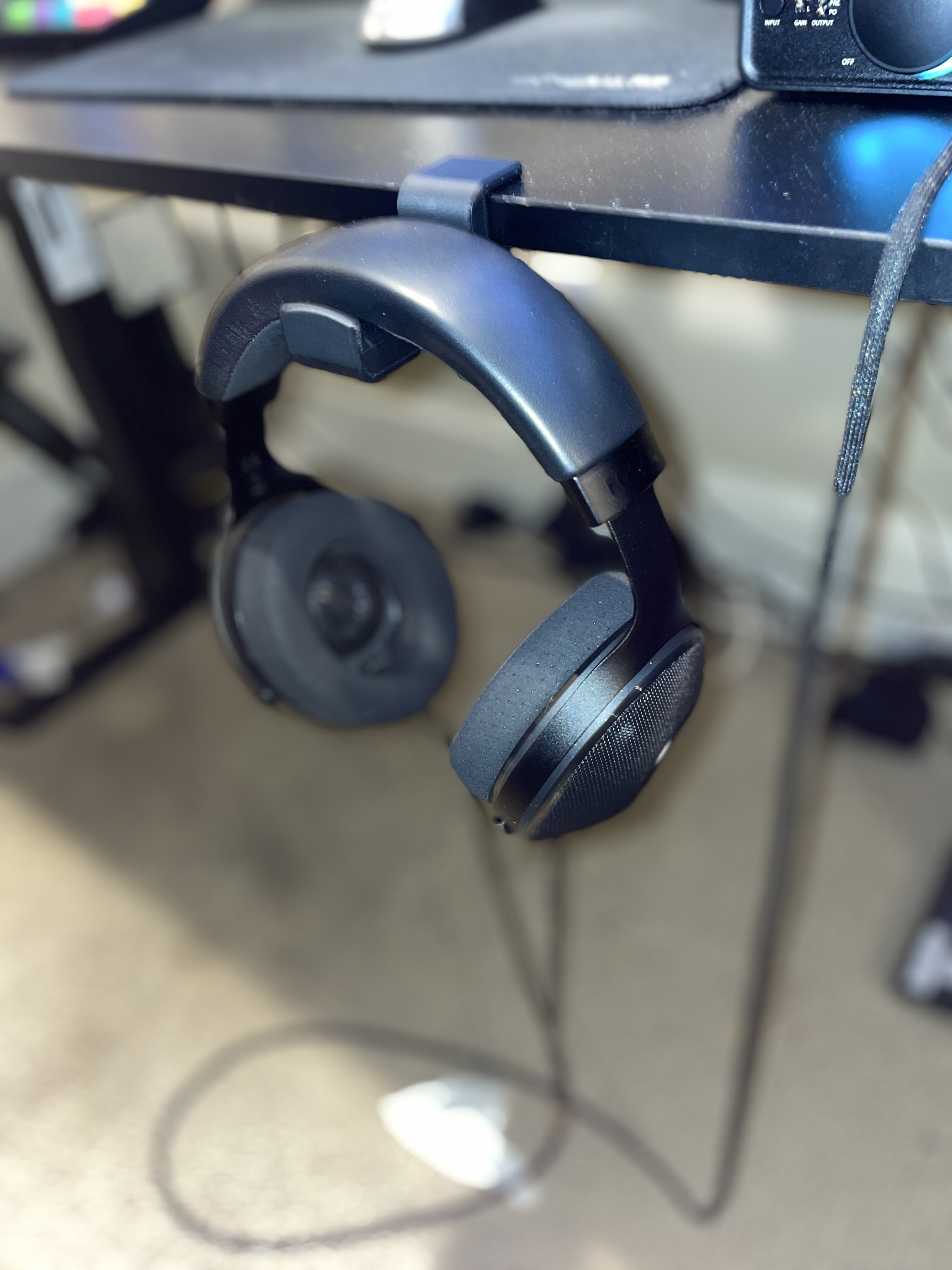 Headphone stand/holder with desk mount by Trevor Lane Download free