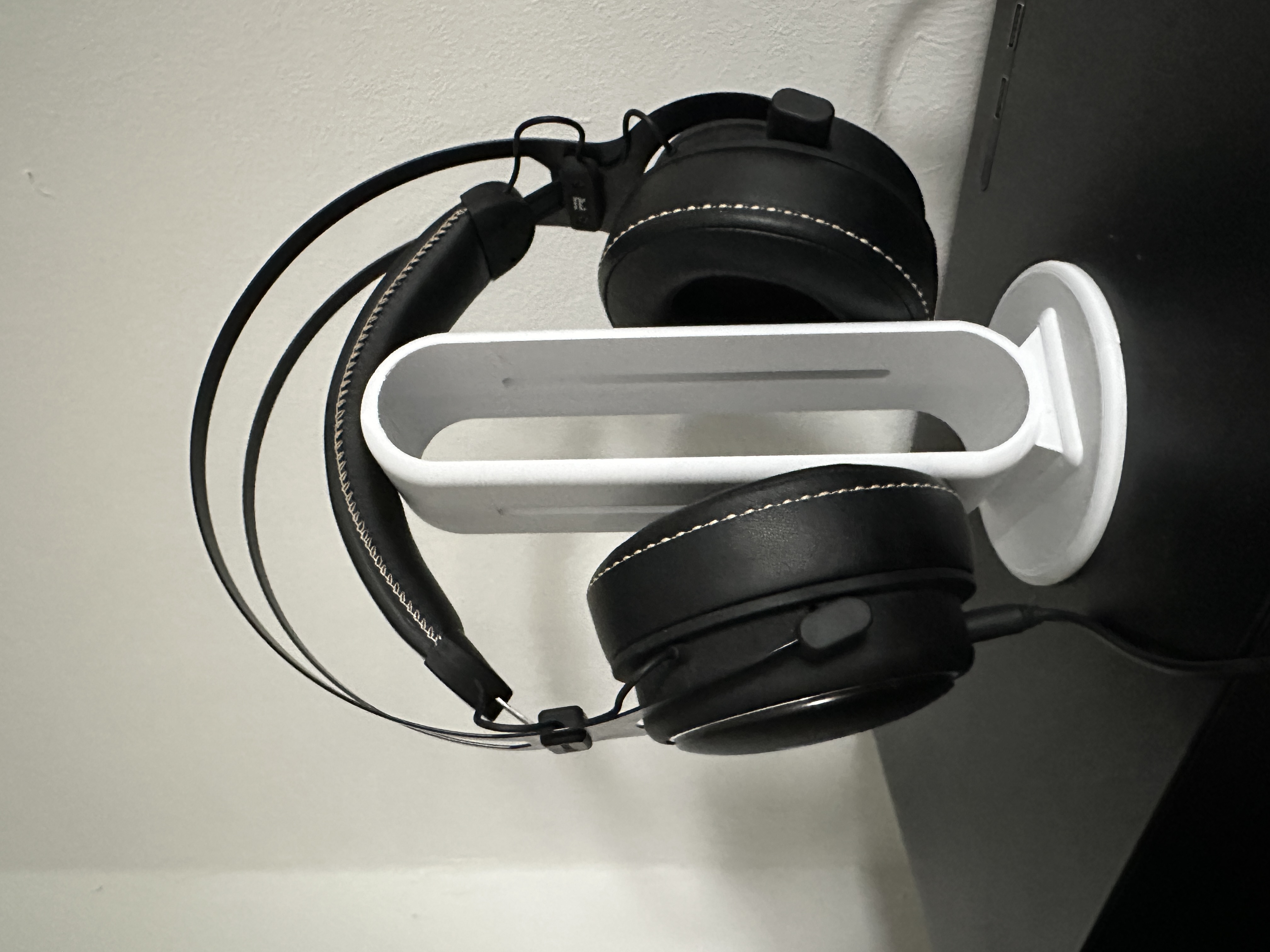 Headphoneholder (Print in Place) One Piece ) by Okan Özsoy Download