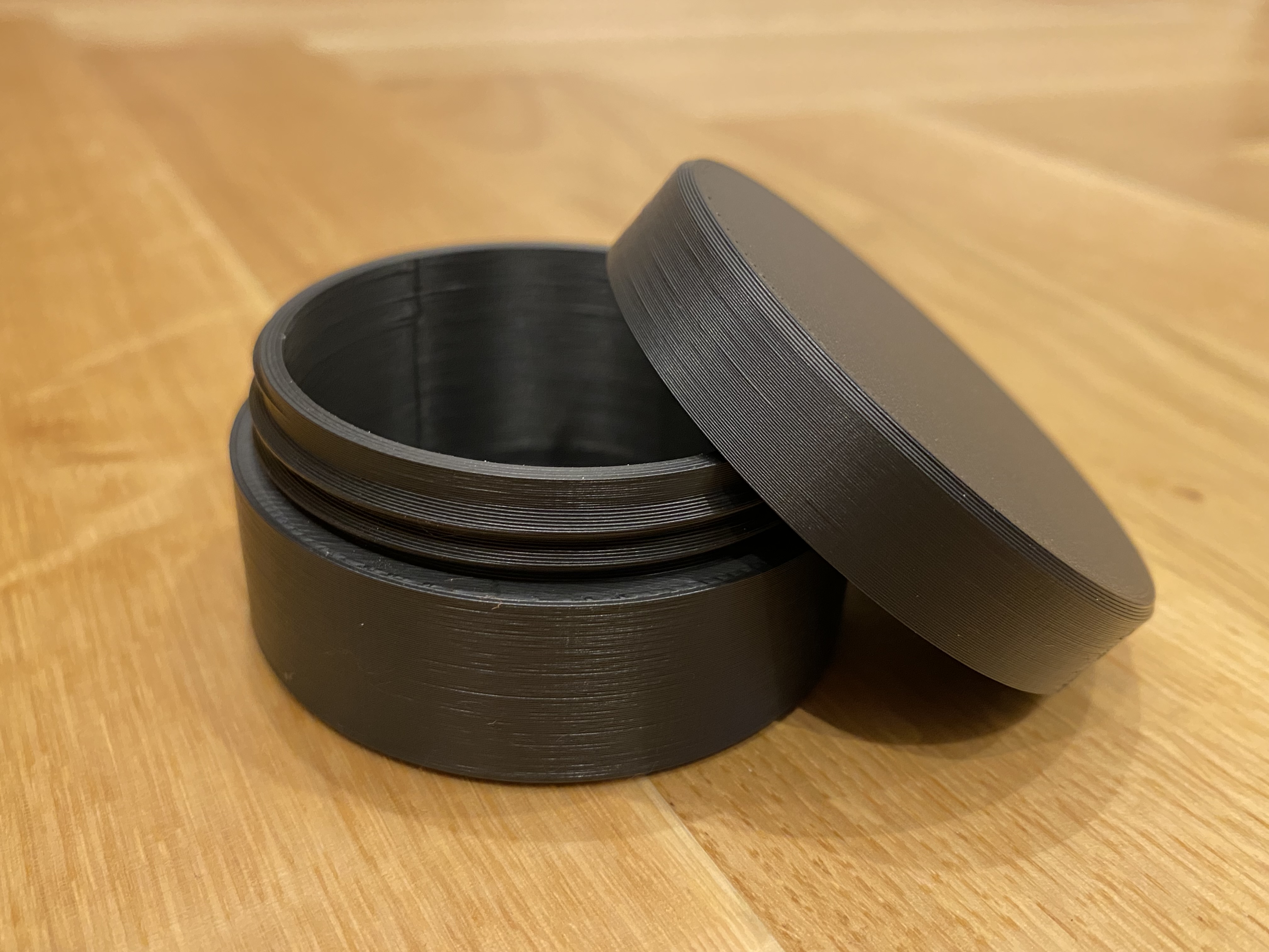 Parametric OpenSCAD Round Container Jar With Screw Lid