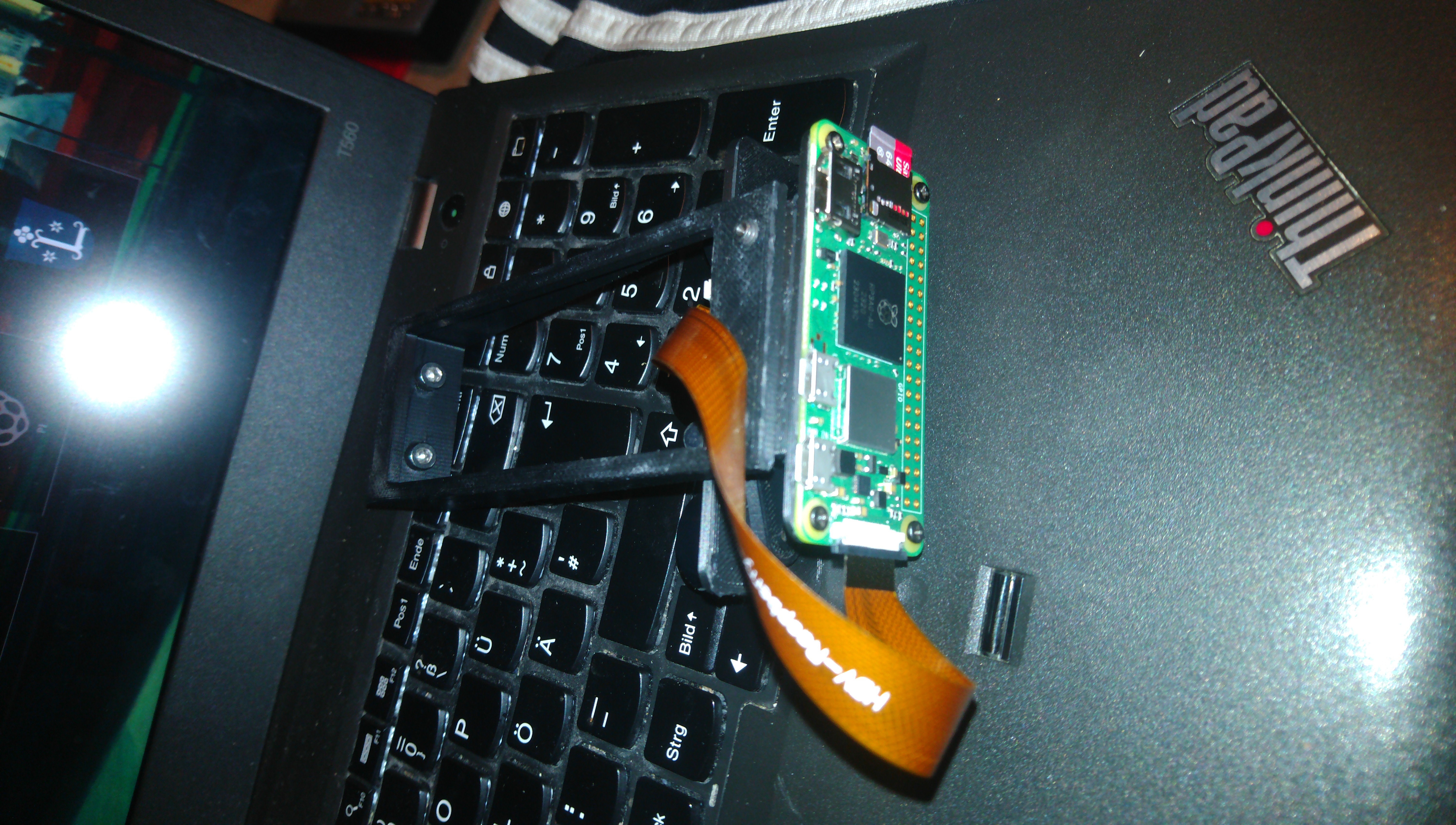 Miniatura 2 do modelo 3D Raspberry Pi Camera holder for Raspberry Pi Zero