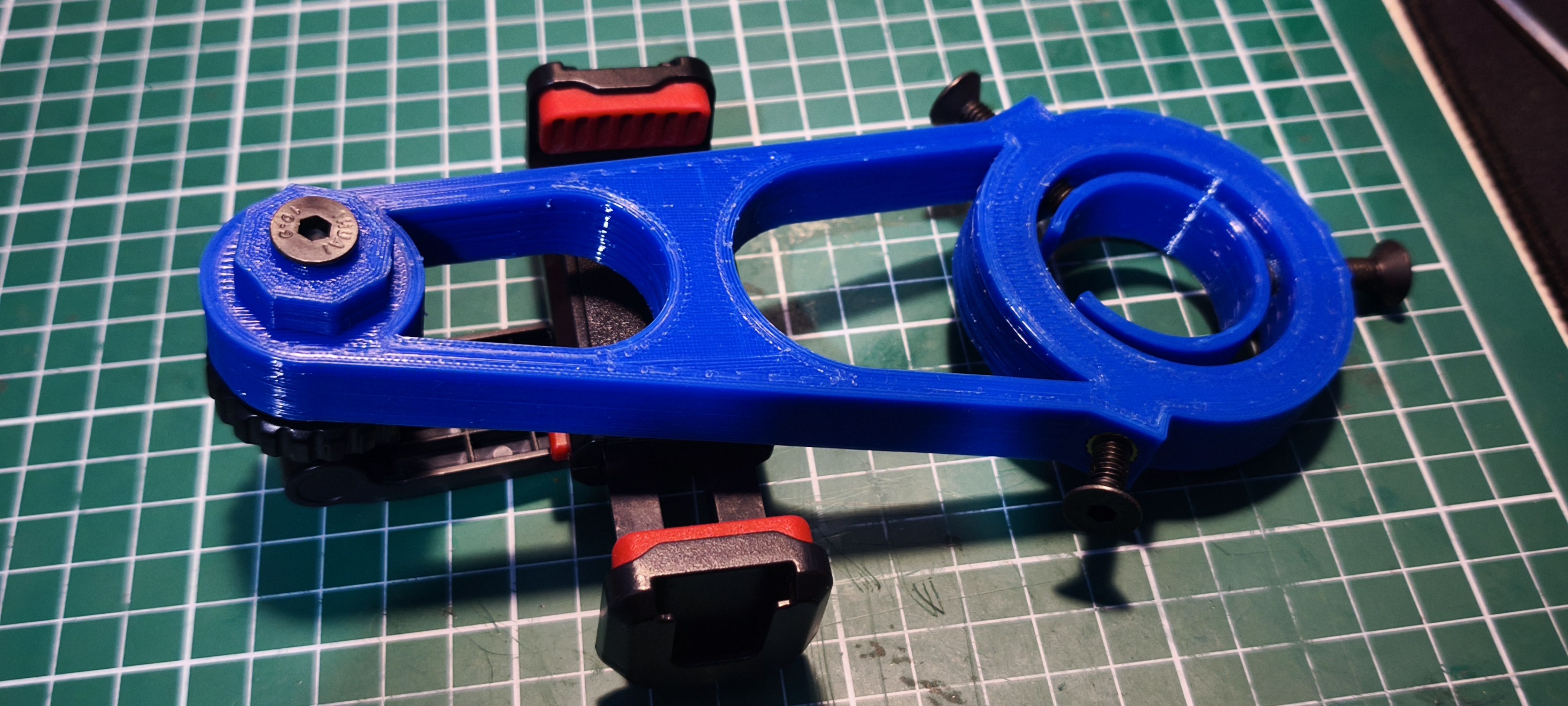 Phone holder with 31.7mm eyepiece clamp for telescope