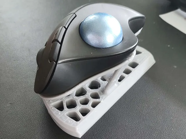 Logitech Ergo M575 Stand 30