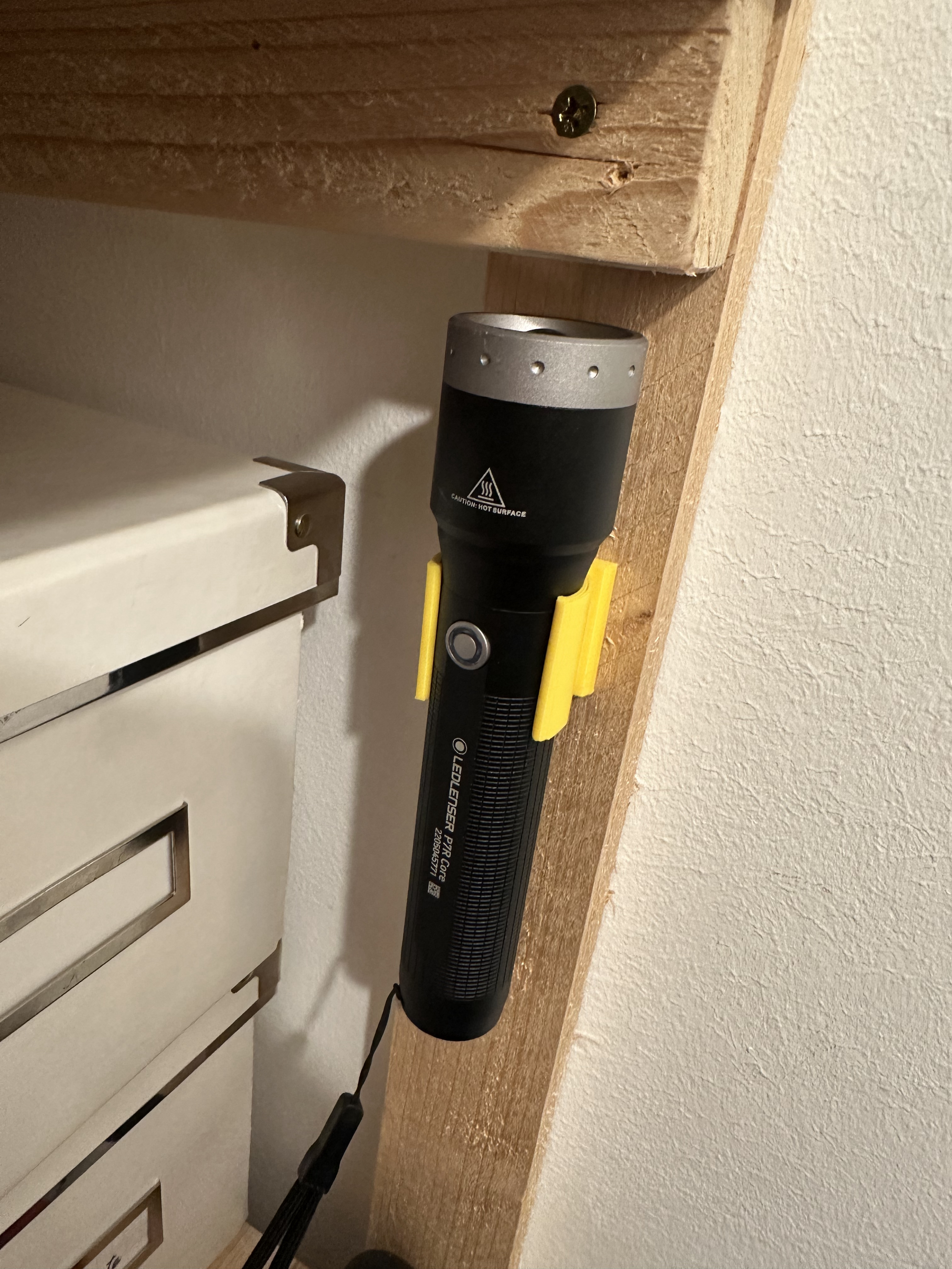 LED Lensor  P7R Core Wall Holder