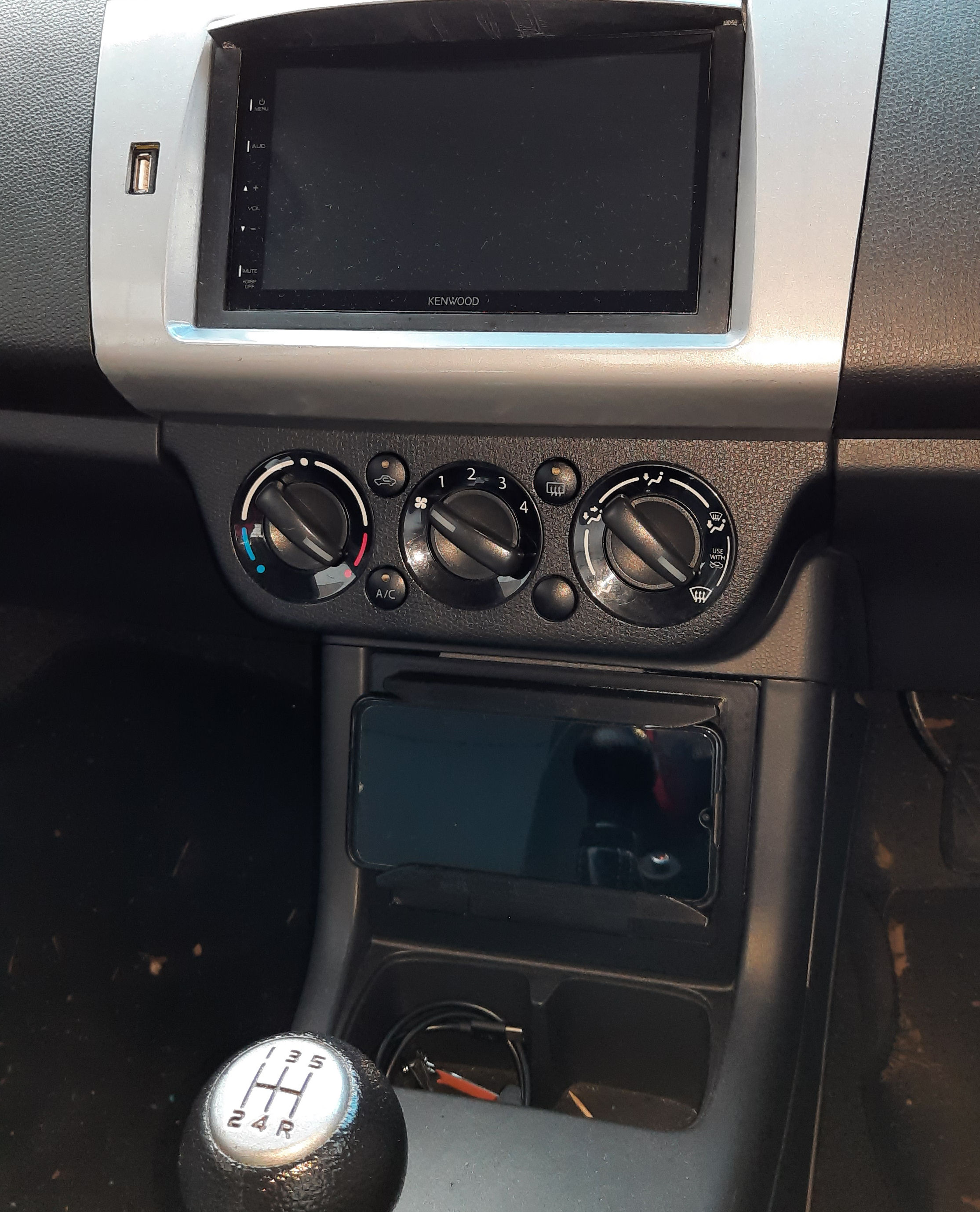 2009 Suzuki Swift Console Horizontal Phone Holder by Cargy | Download ...