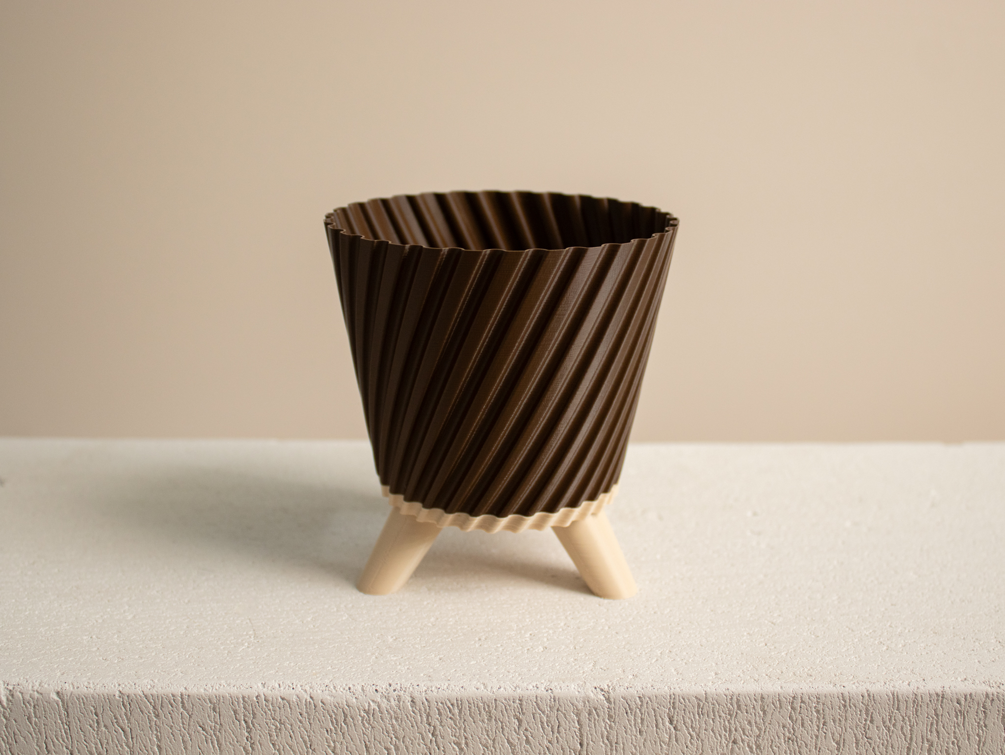 Twisted Planter with Legs, Vase Mode
