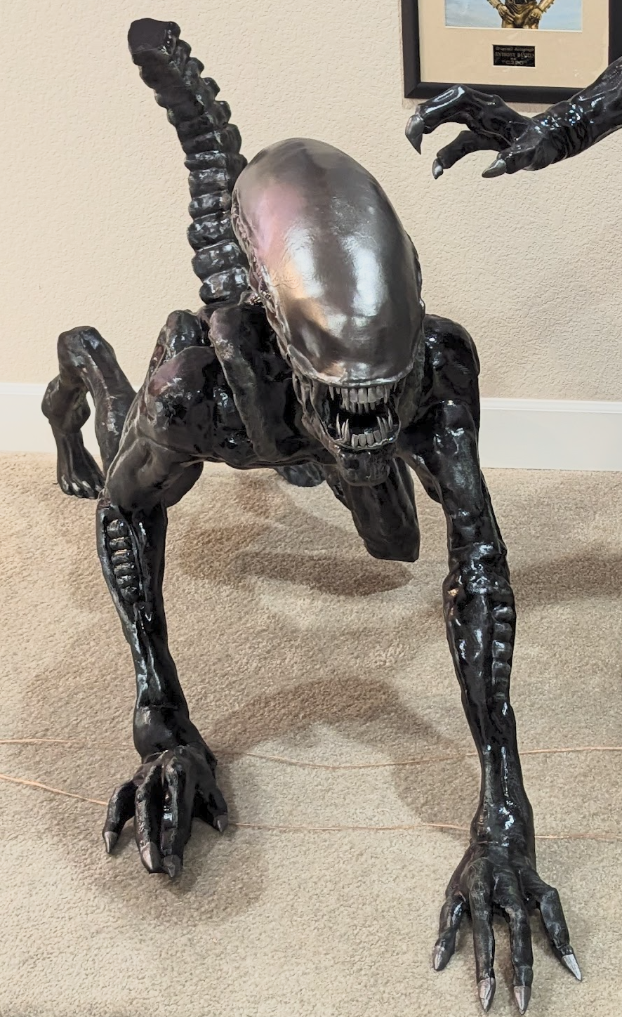 Aliens crouching xenomorph