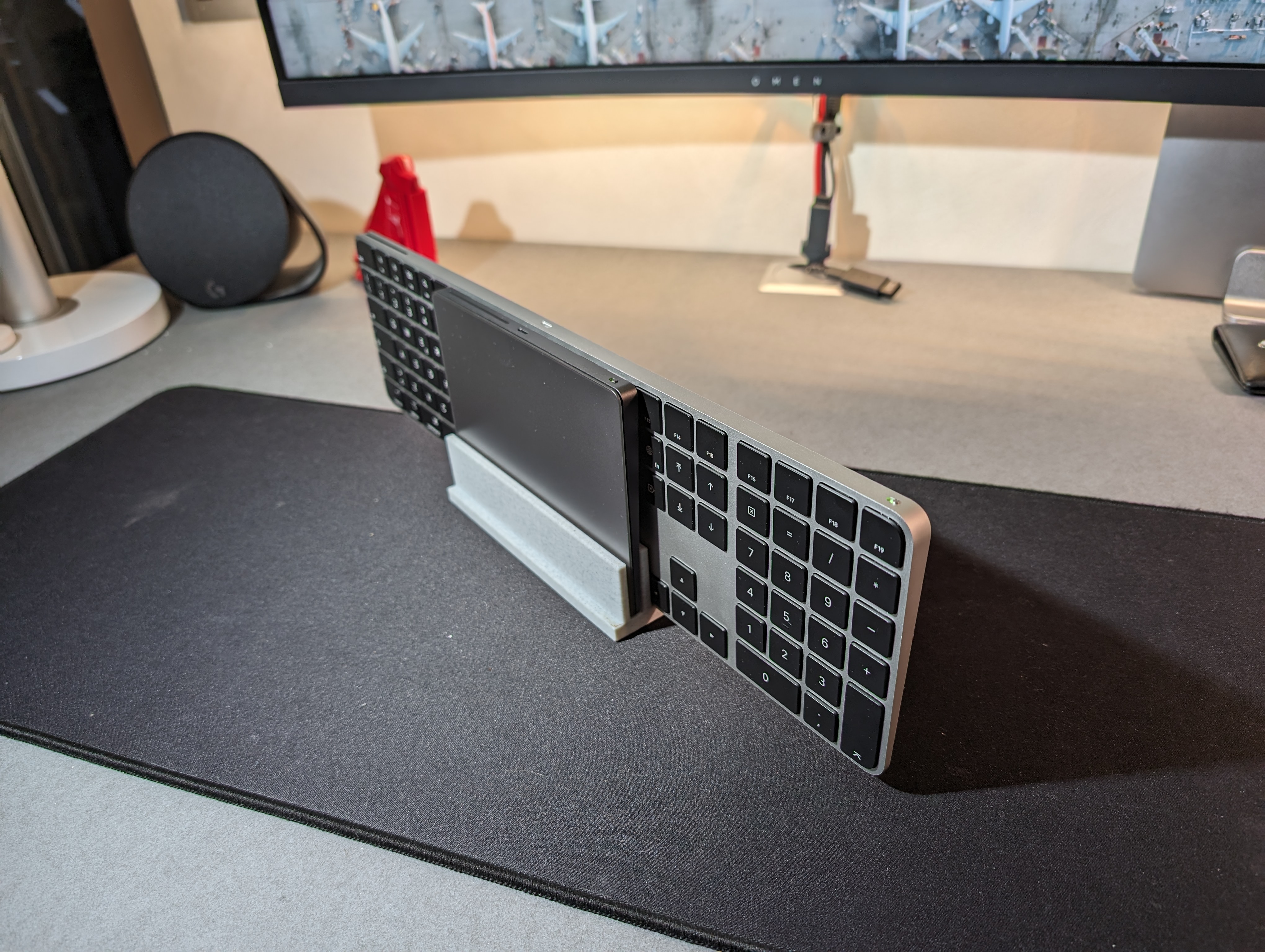 Apple Magic Keyboard and Trackpad Desk Stand