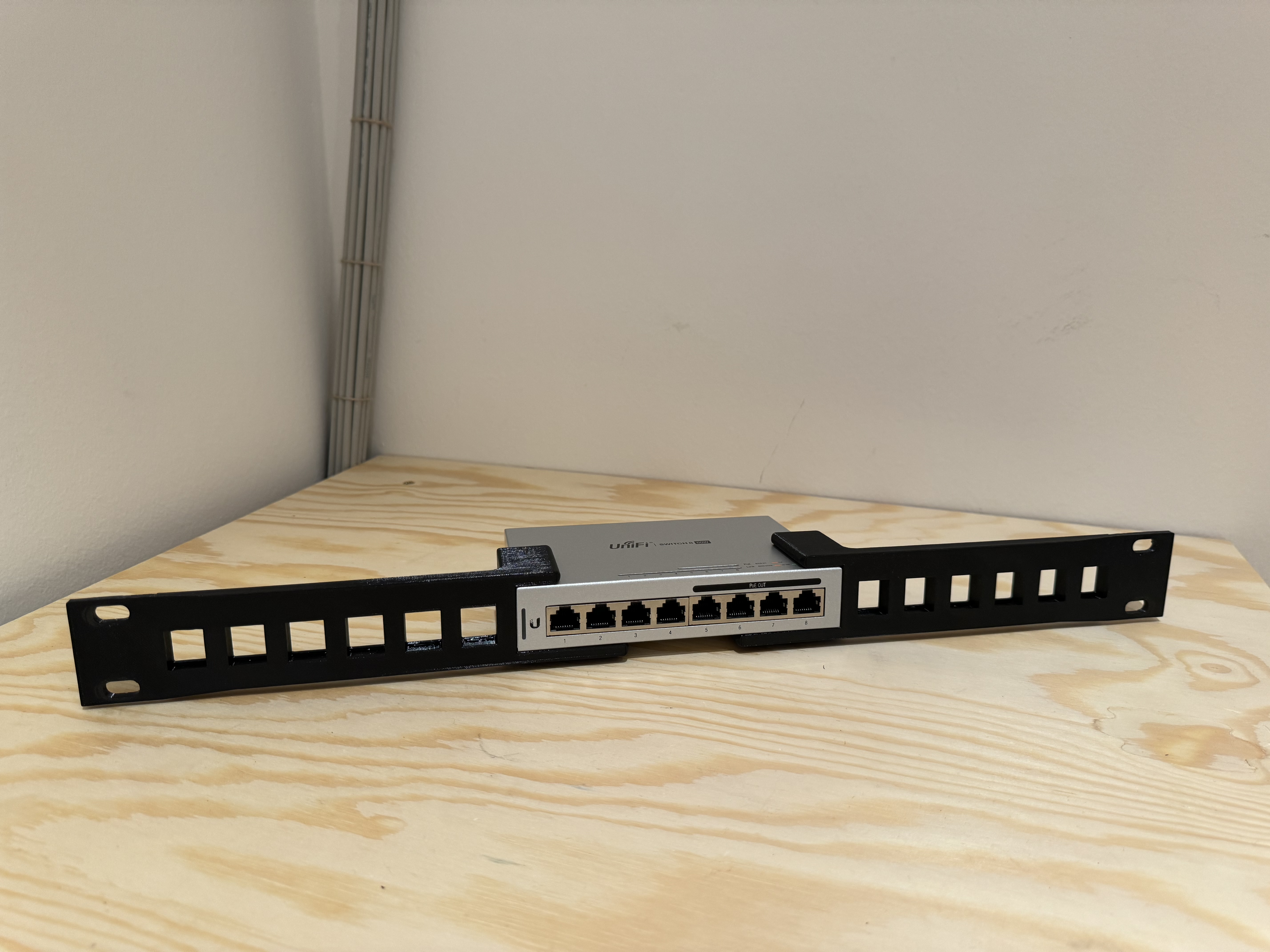 Ubiquiti US-8/US-8-60W 19" rack mount - improved